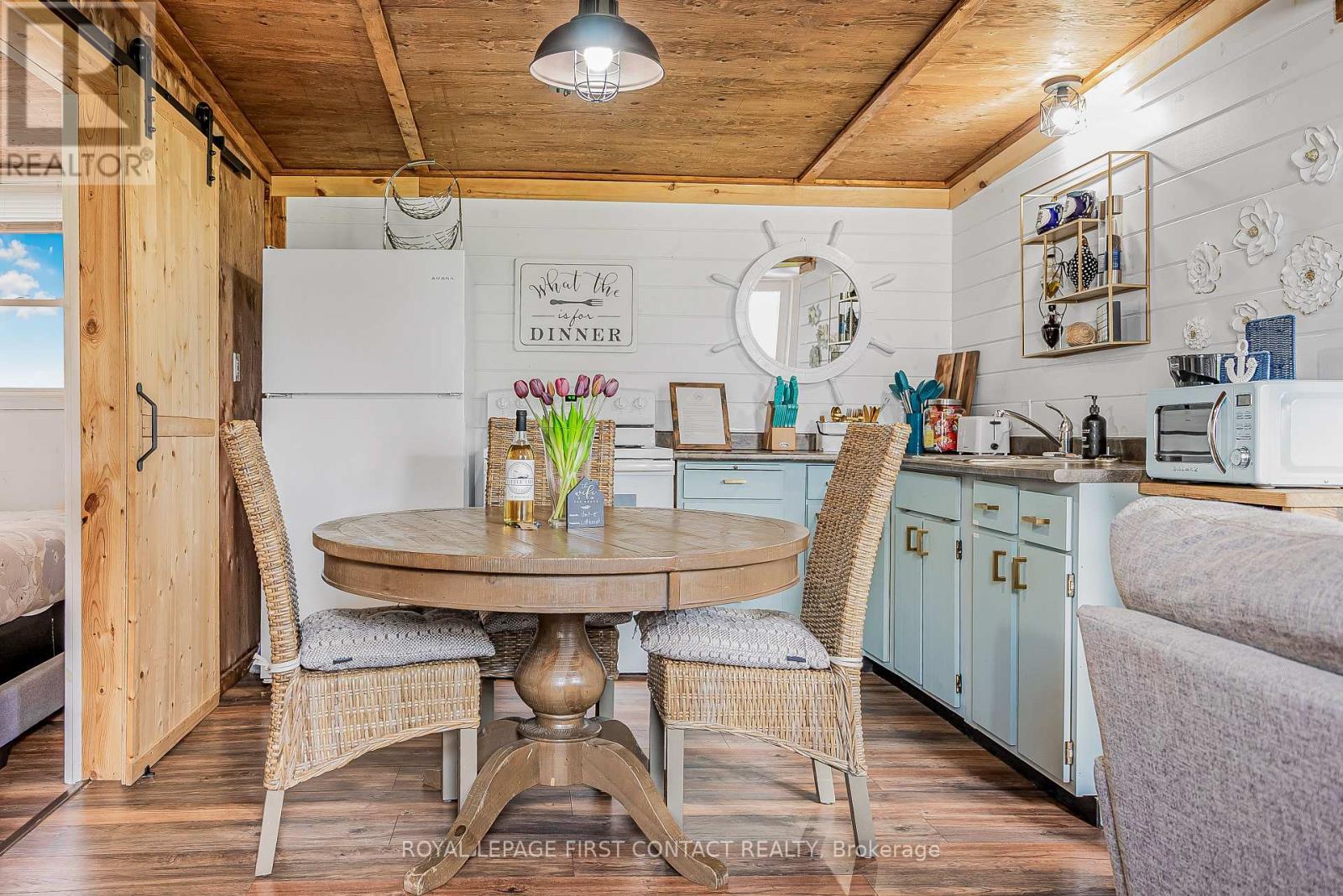 












5608 PENETANGUISHENE ROAD

,
Springwater,




Ontario
L0L1P0

