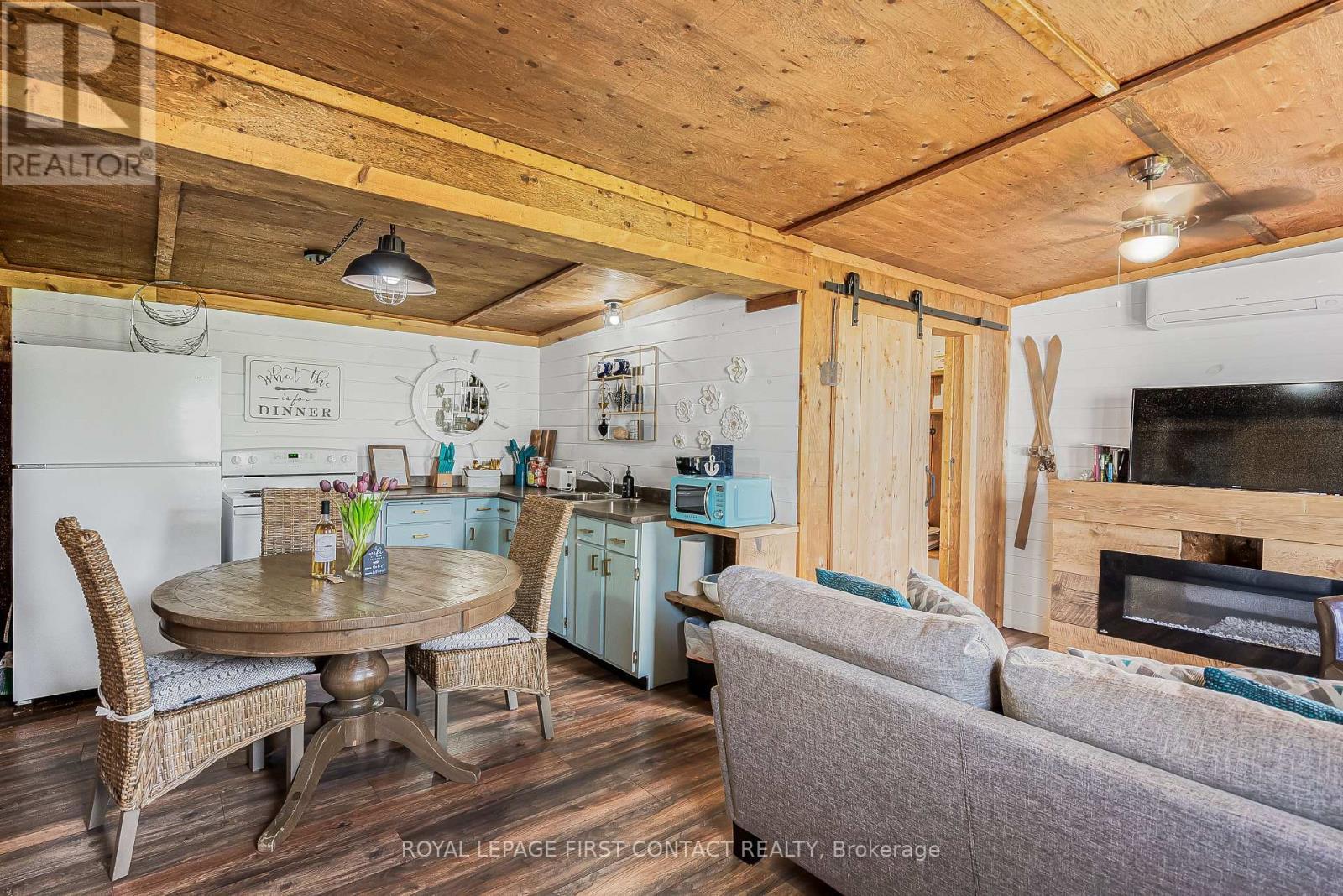 












5608 PENETANGUISHENE ROAD

,
Springwater,




Ontario
L0L1P0

