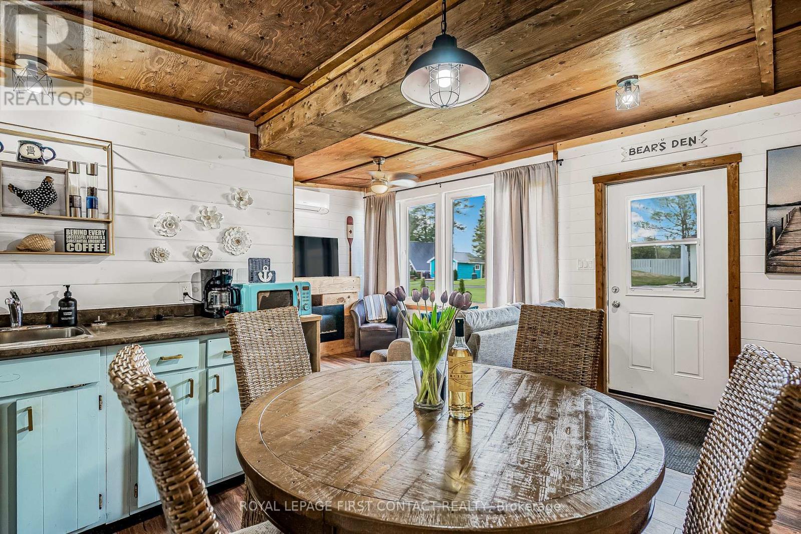 












5608 PENETANGUISHENE ROAD

,
Springwater,




Ontario
L0L1P0

