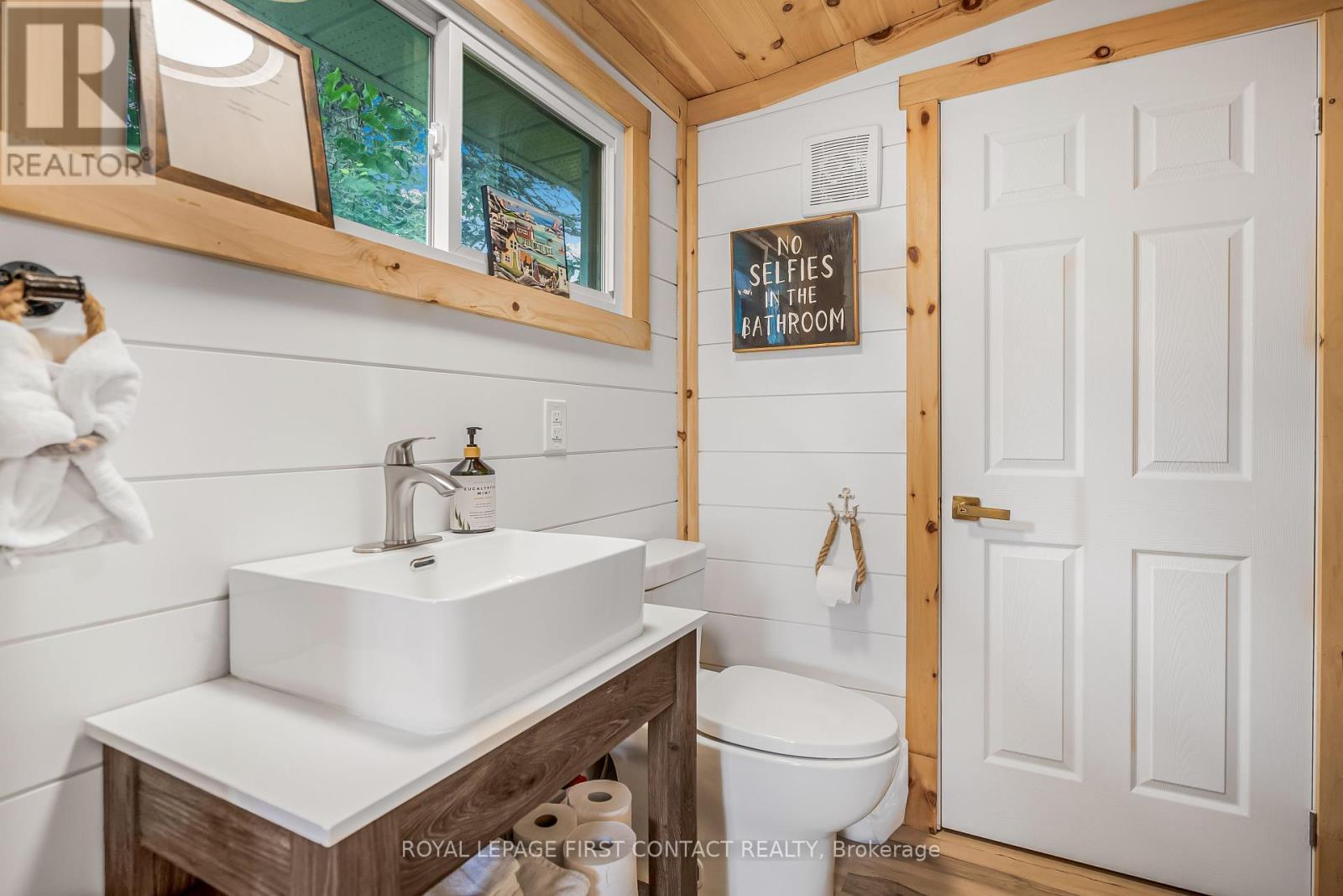












5608 PENETANGUISHENE ROAD

,
Springwater,




Ontario
L0L1P0

