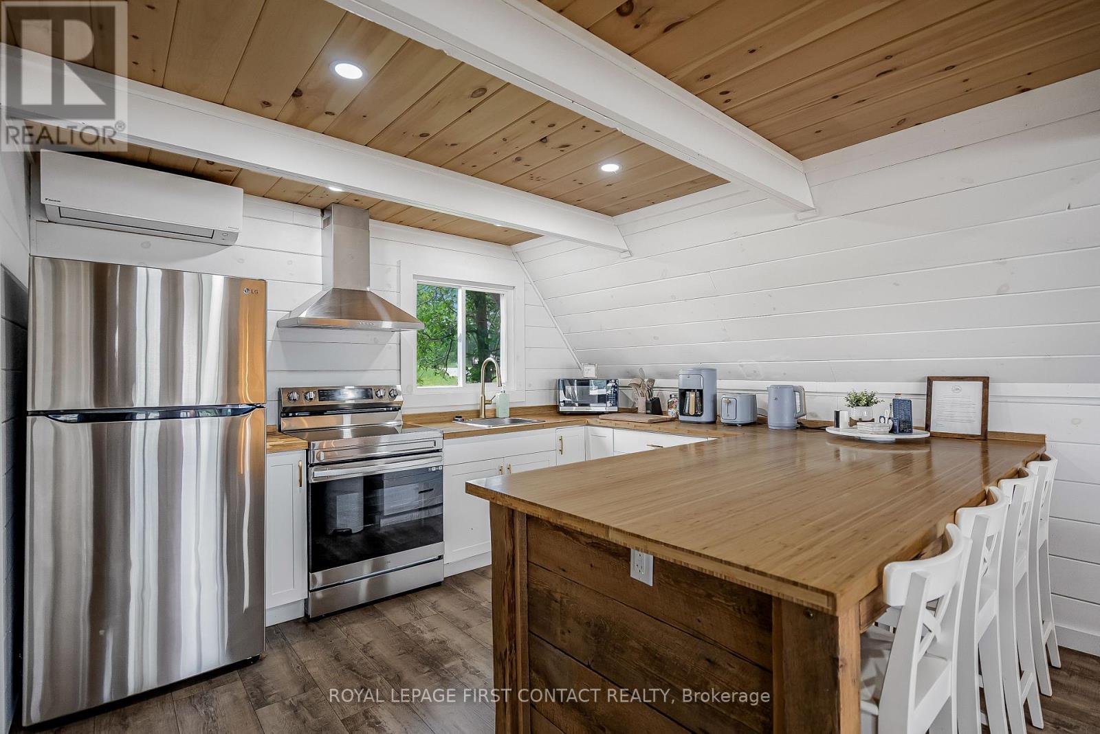 












5608 PENETANGUISHENE ROAD

,
Springwater,




Ontario
L0L1P0

