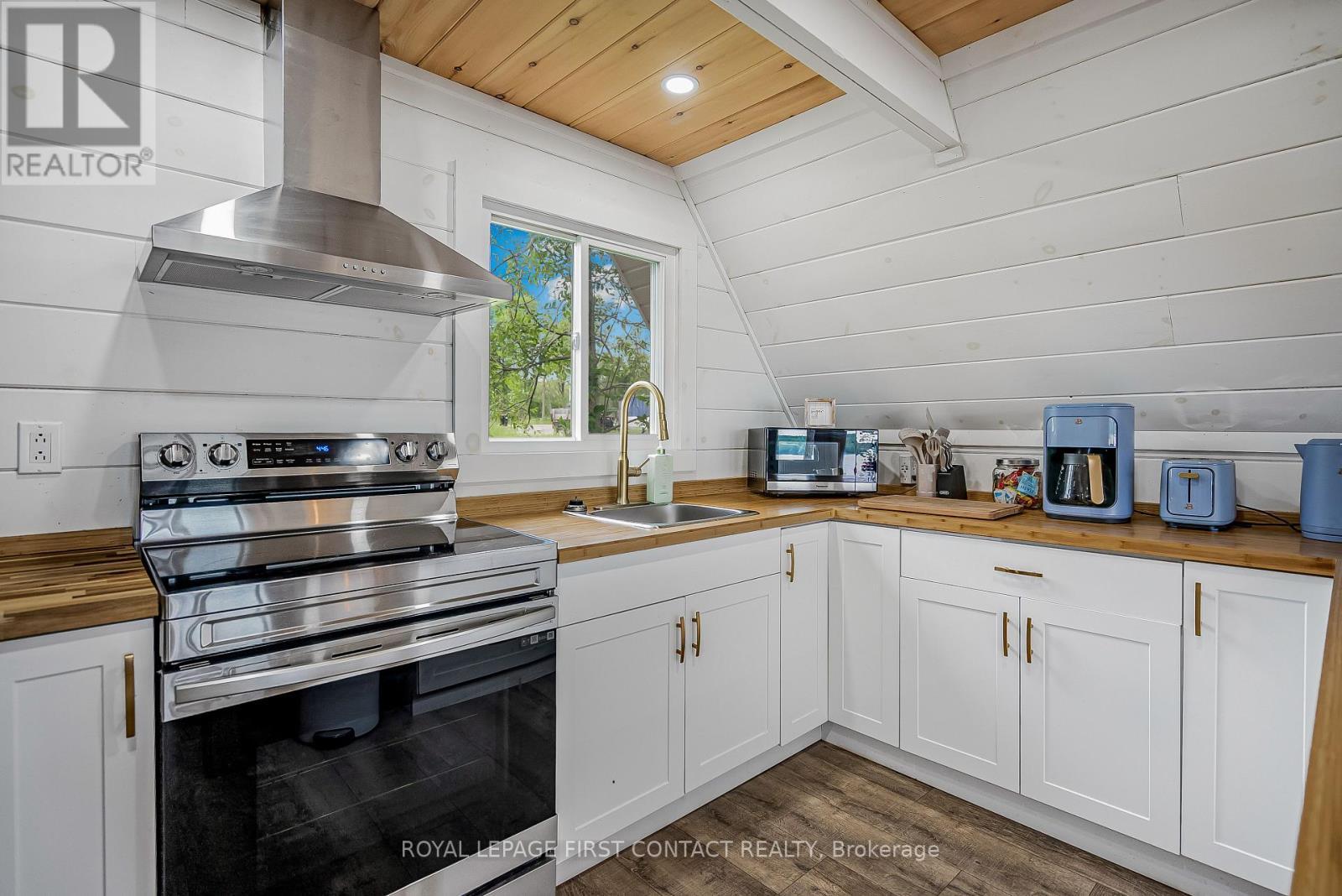 












5608 PENETANGUISHENE ROAD

,
Springwater,




Ontario
L0L1P0

