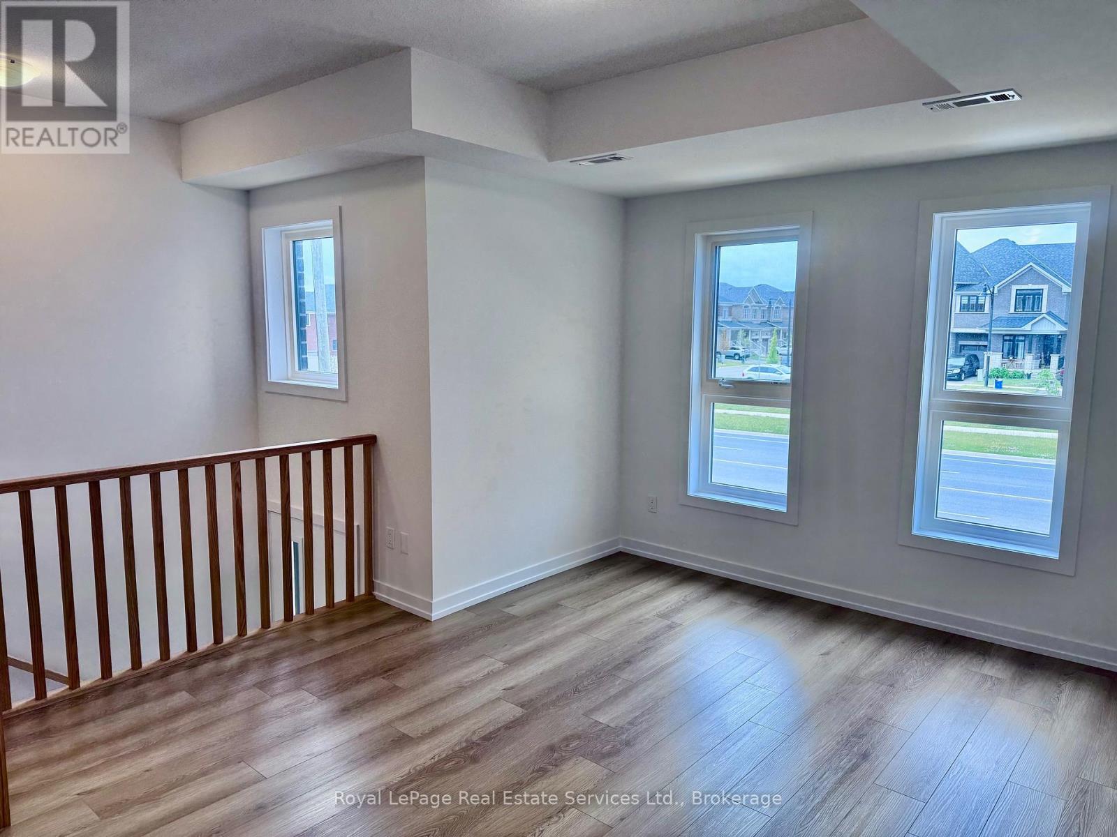 












231 BURKE STREET

,
Hamilton (Waterdown),




Ontario
L8B2A9


