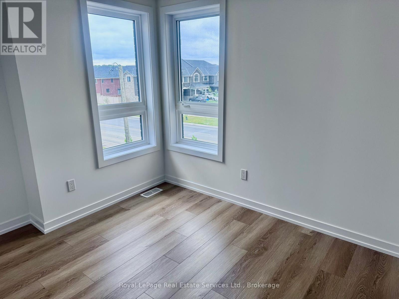 












231 BURKE STREET

,
Hamilton (Waterdown),




Ontario
L8B2A9


