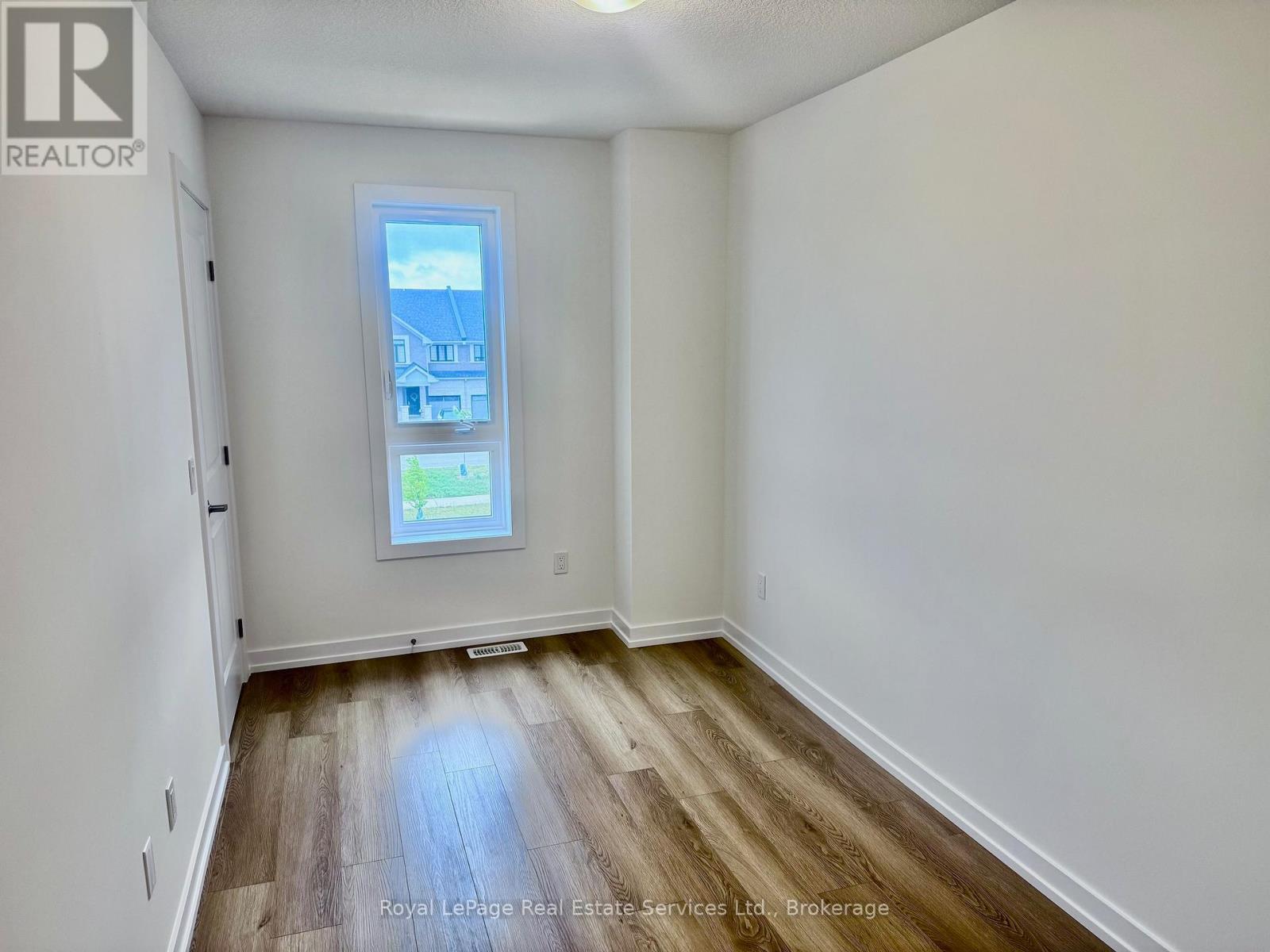 












231 BURKE STREET

,
Hamilton (Waterdown),




Ontario
L8B2A9

