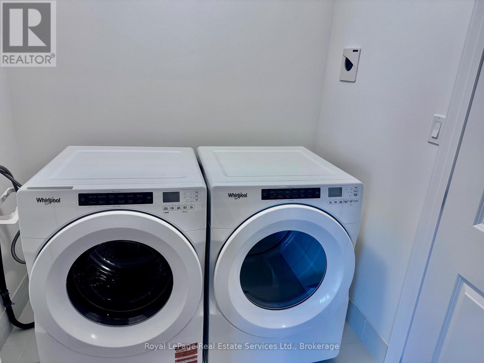 












231 BURKE STREET

,
Hamilton (Waterdown),




Ontario
L8B2A9

