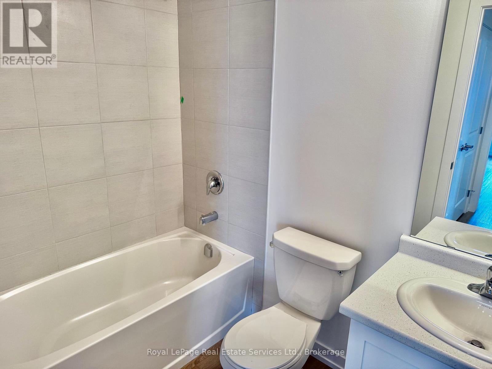 












231 BURKE STREET

,
Hamilton (Waterdown),




Ontario
L8B2A9

