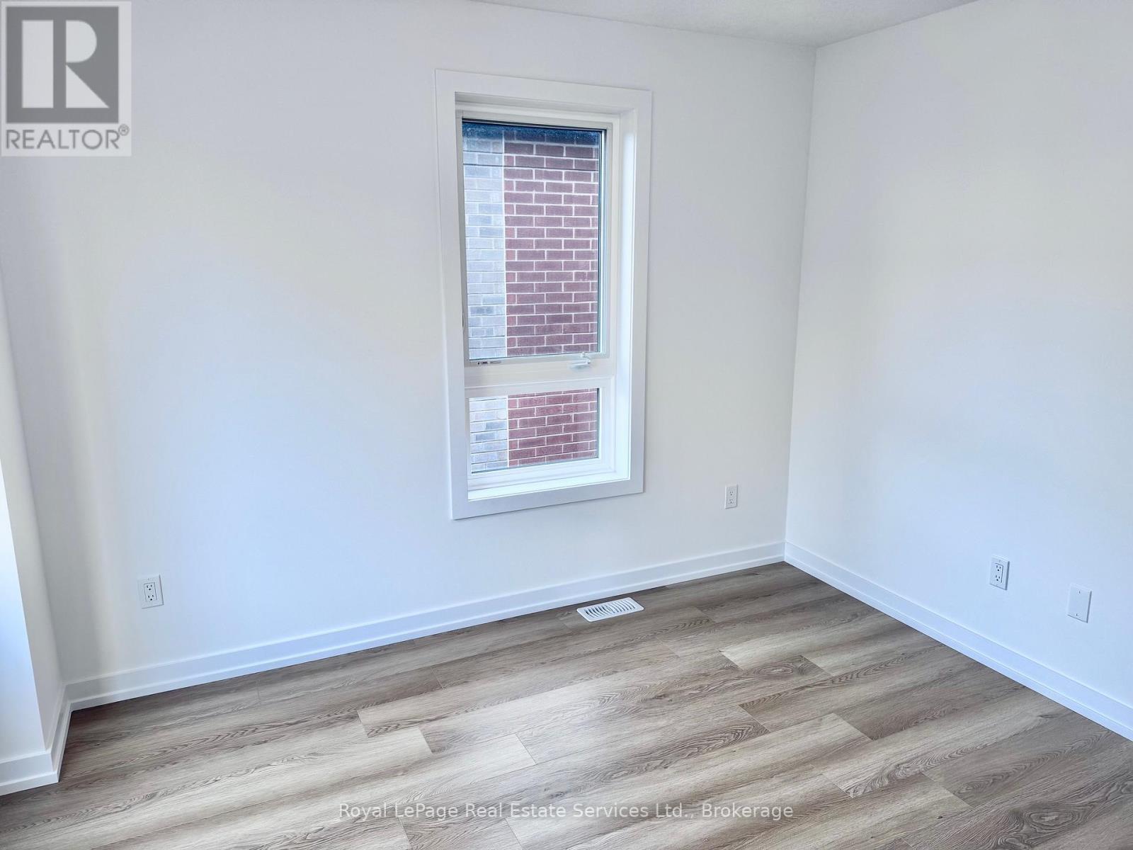 












231 BURKE STREET

,
Hamilton (Waterdown),




Ontario
L8B2A9

