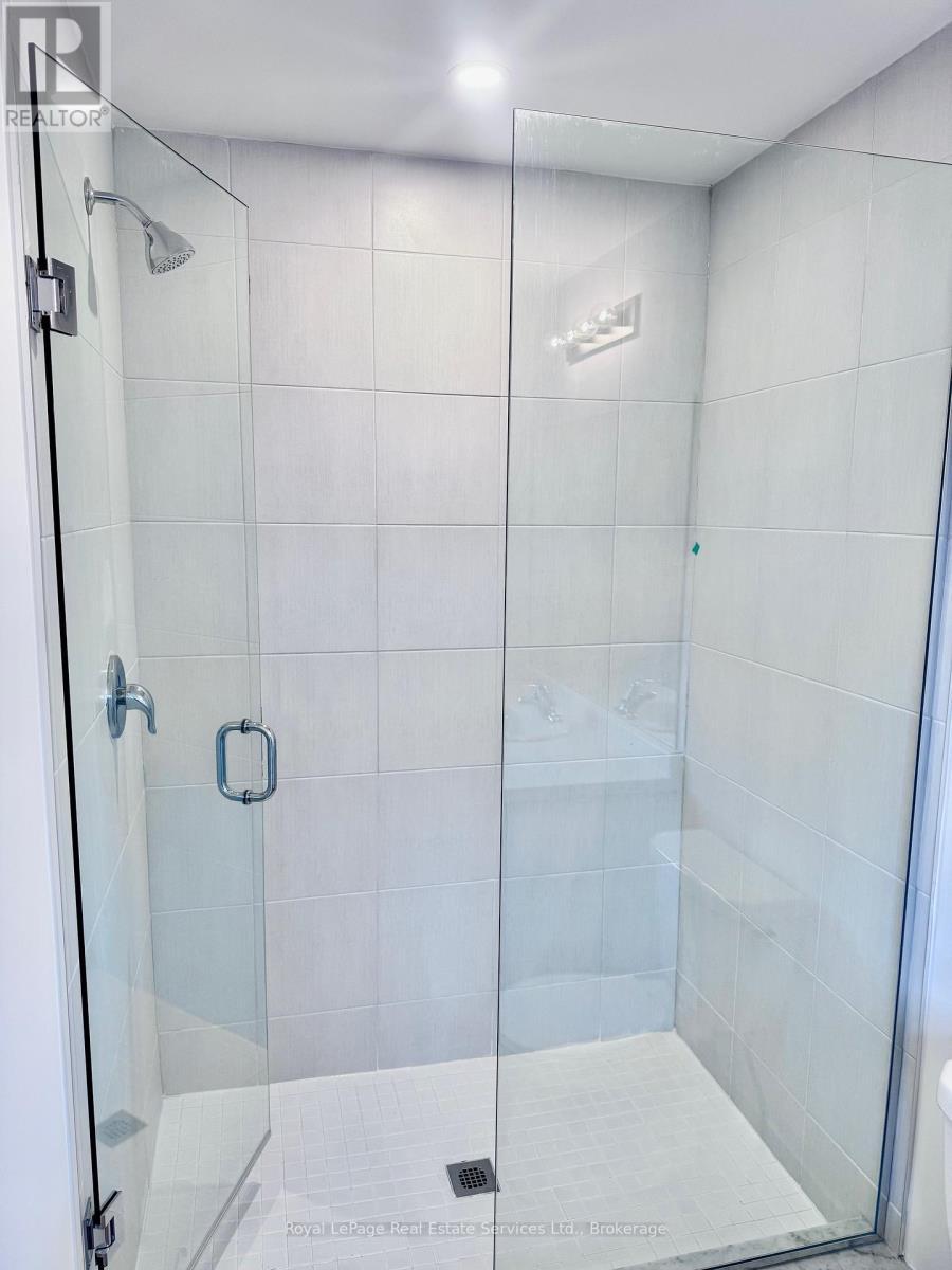 












231 BURKE STREET

,
Hamilton (Waterdown),




Ontario
L8B2A9

