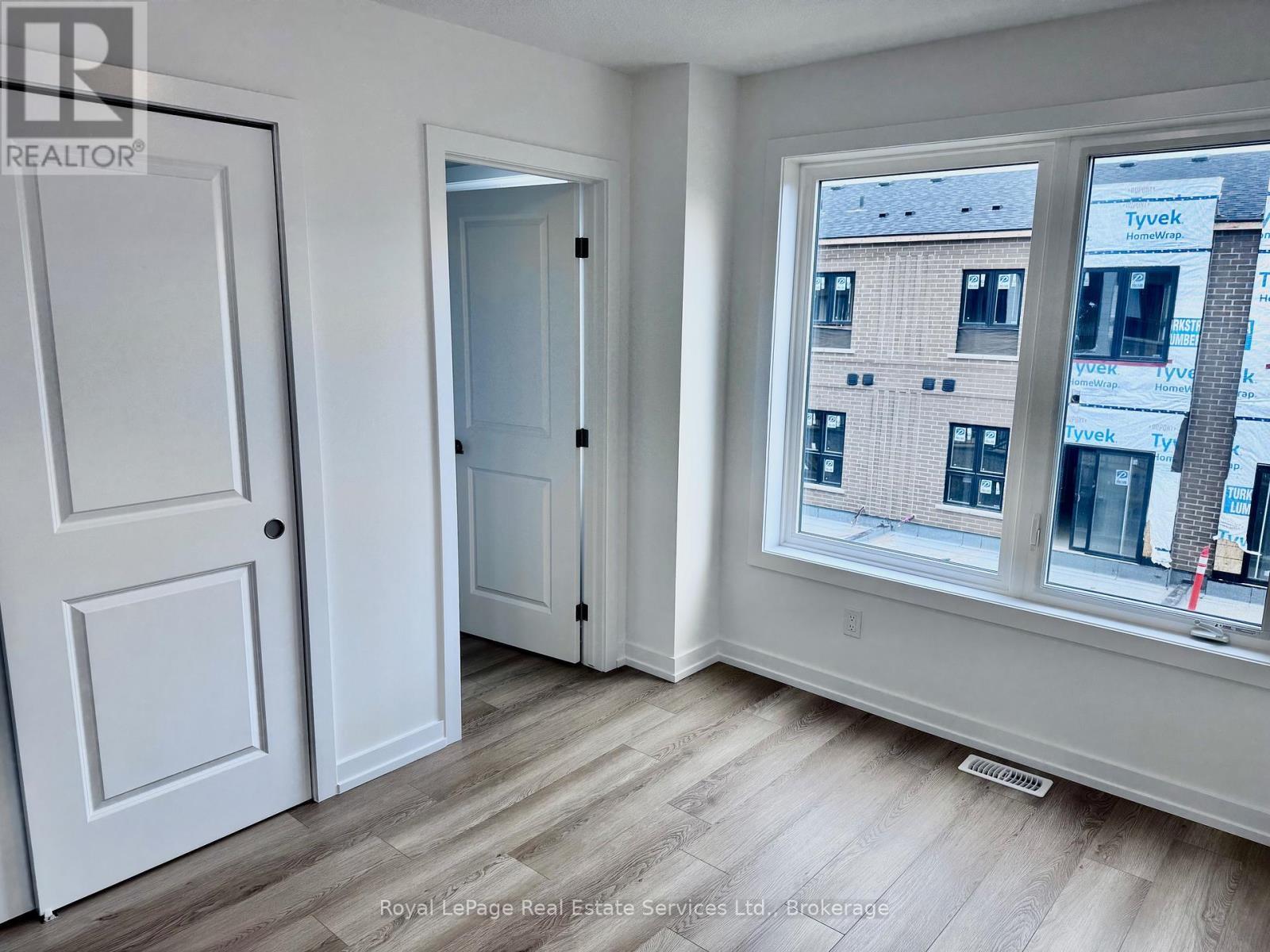 












231 BURKE STREET

,
Hamilton (Waterdown),




Ontario
L8B2A9

