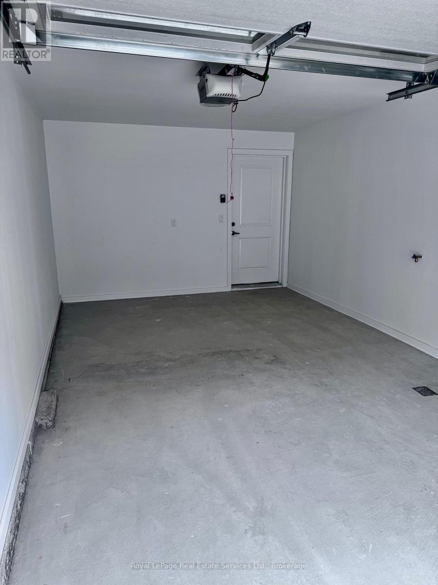












231 BURKE STREET

,
Hamilton (Waterdown),




Ontario
L8B2A9


