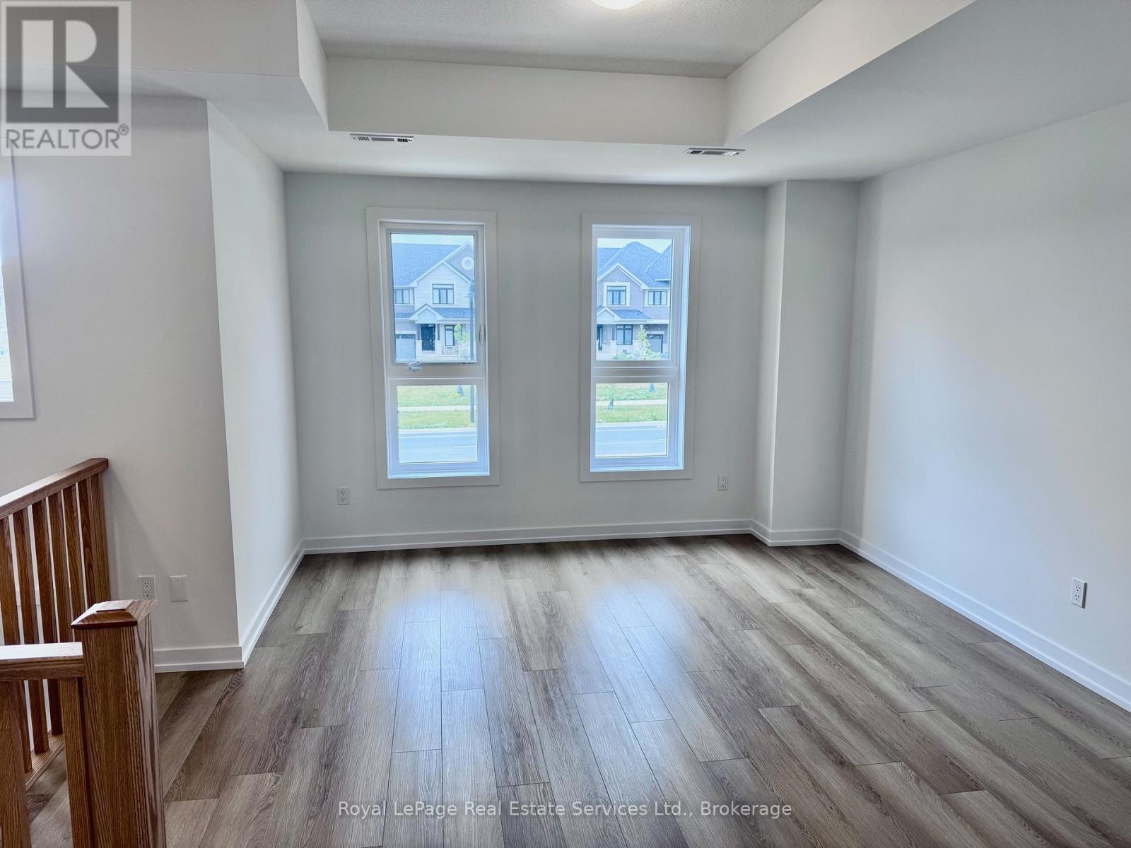 












231 BURKE STREET

,
Hamilton (Waterdown),




Ontario
L8B2A9

