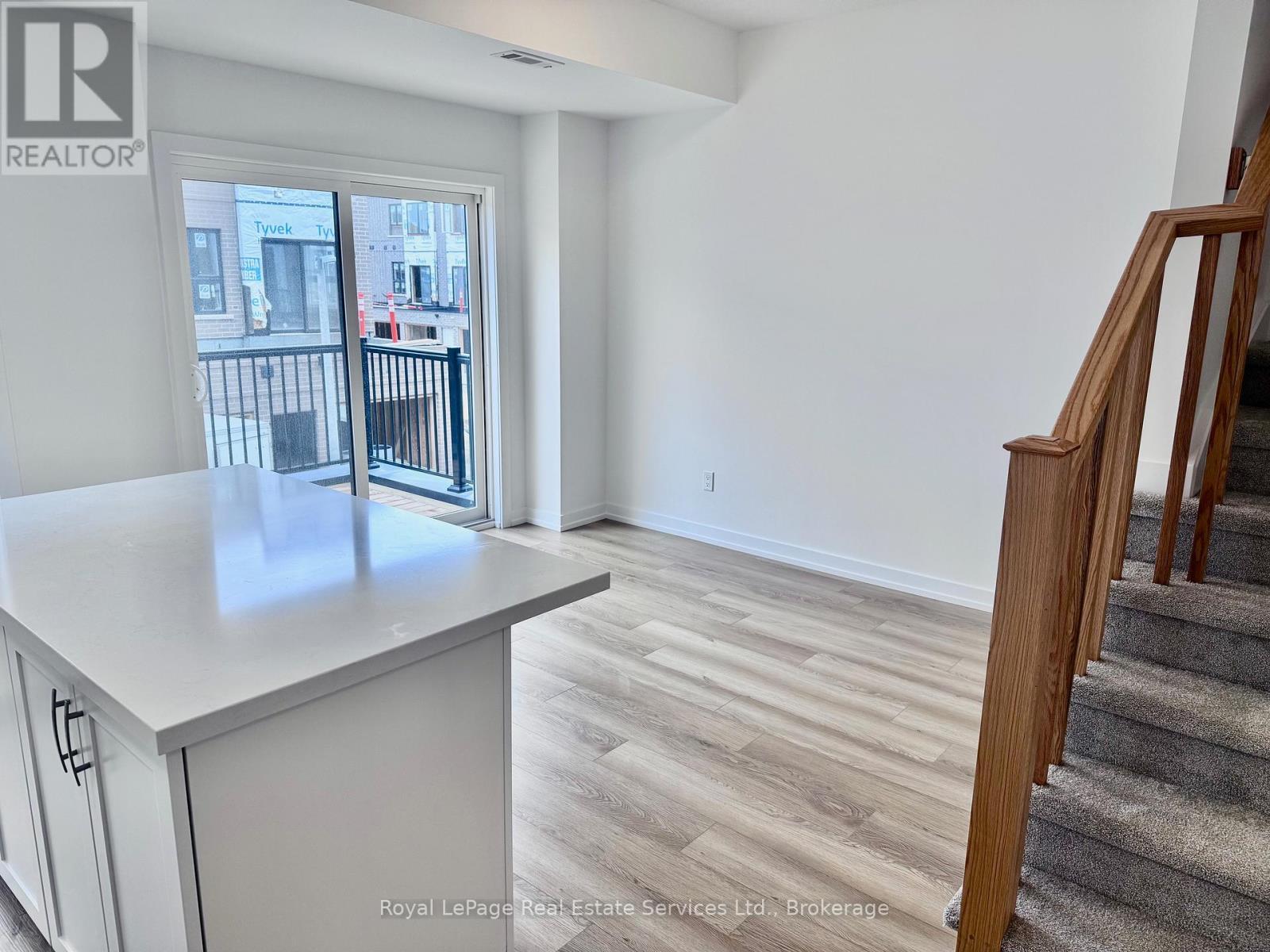












231 BURKE STREET

,
Hamilton (Waterdown),




Ontario
L8B2A9

