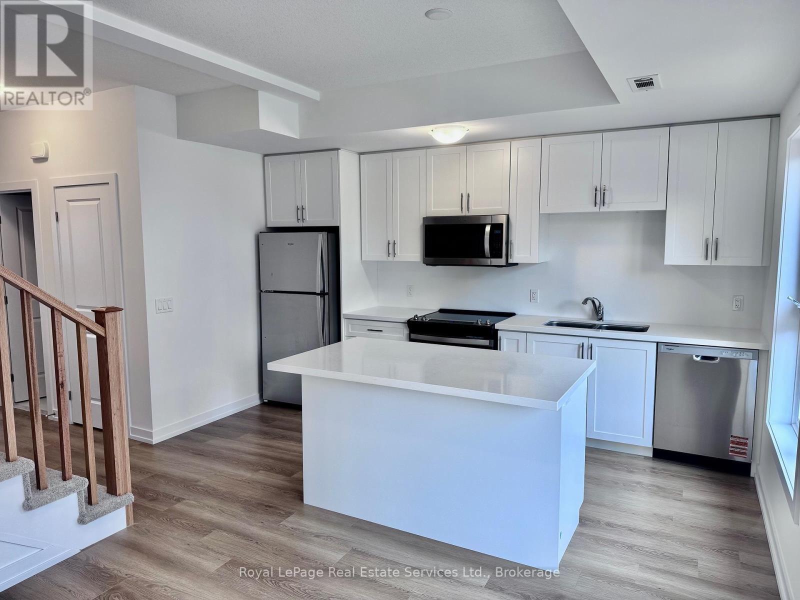 












231 BURKE STREET

,
Hamilton (Waterdown),




Ontario
L8B2A9


