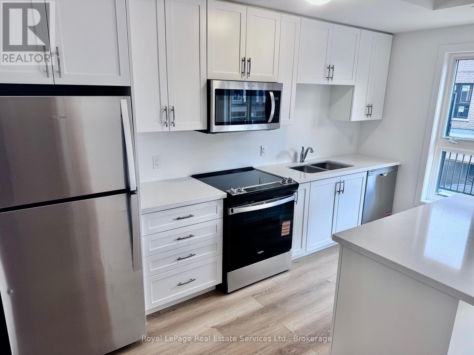 












231 BURKE STREET

,
Hamilton (Waterdown),




Ontario
L8B2A9

