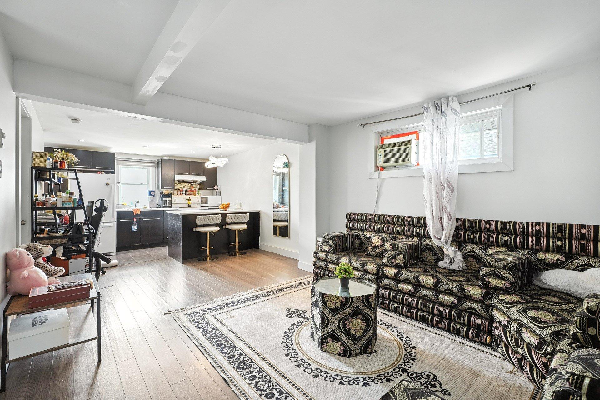 









213


Rue Kent

,
Gatineau (Hull),




QC
J8X3L5


