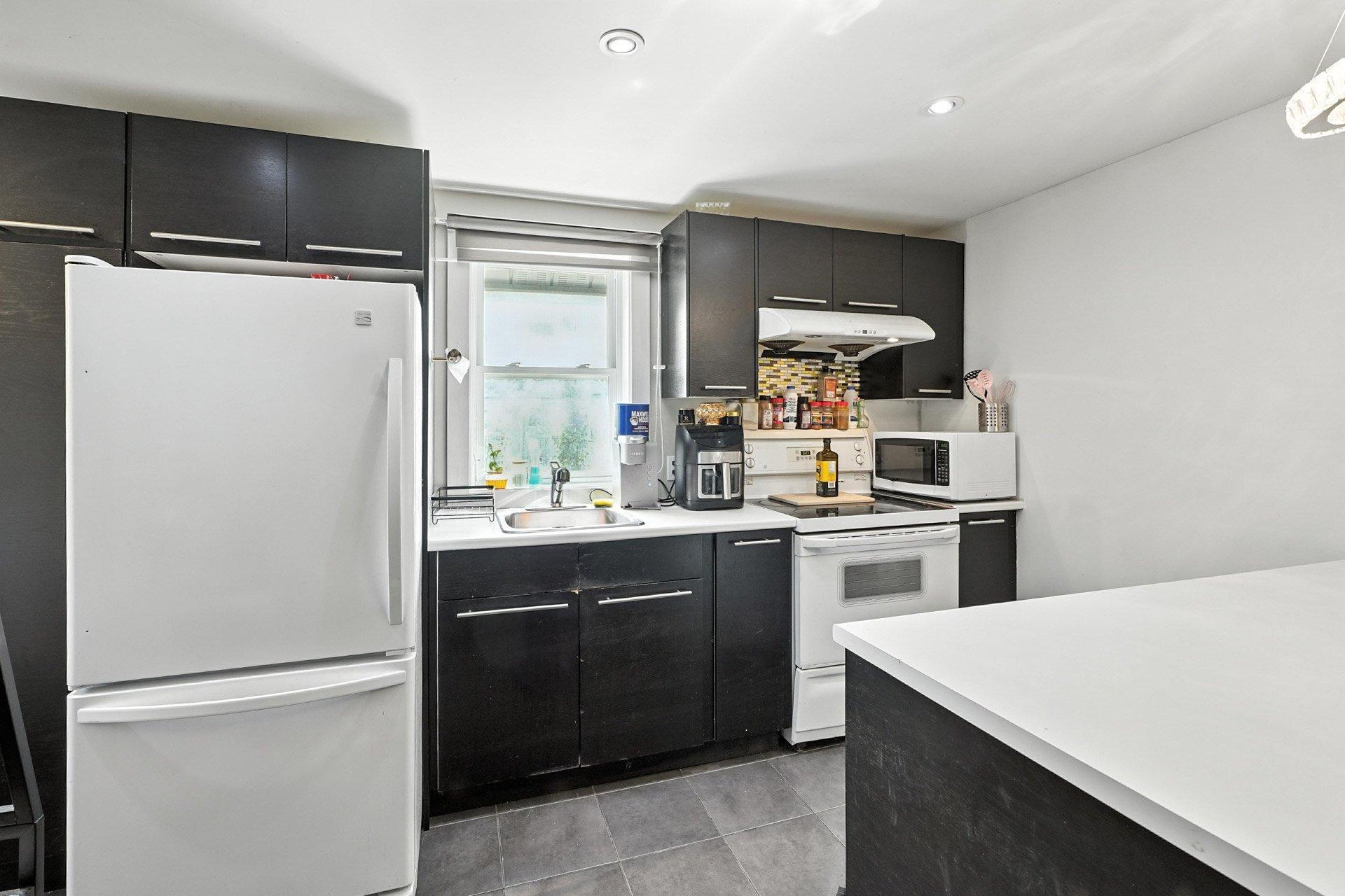 









213


Rue Kent

,
Gatineau (Hull),




QC
J8X3L5


