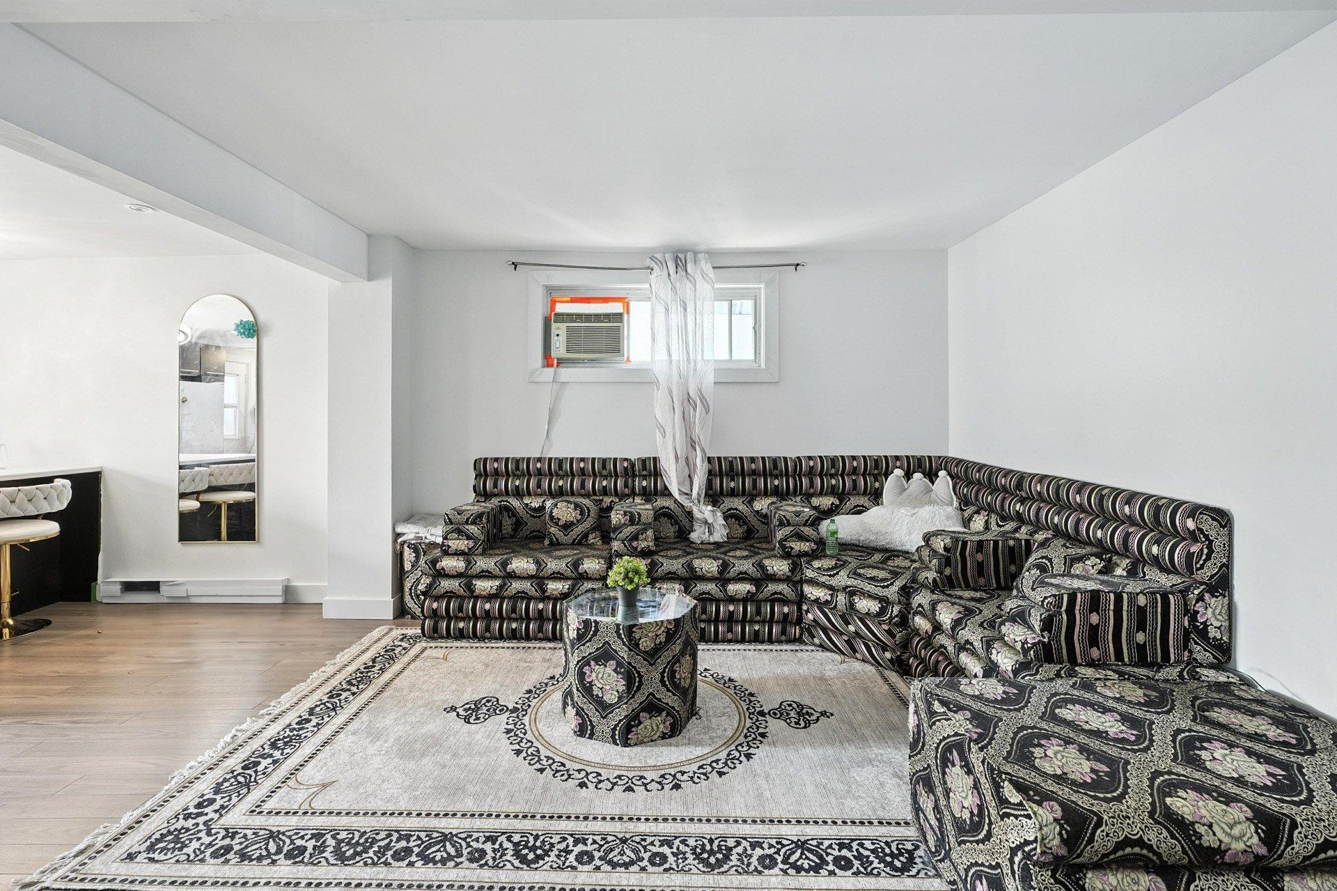 









213


Rue Kent

,
Gatineau (Hull),




QC
J8X3L5

