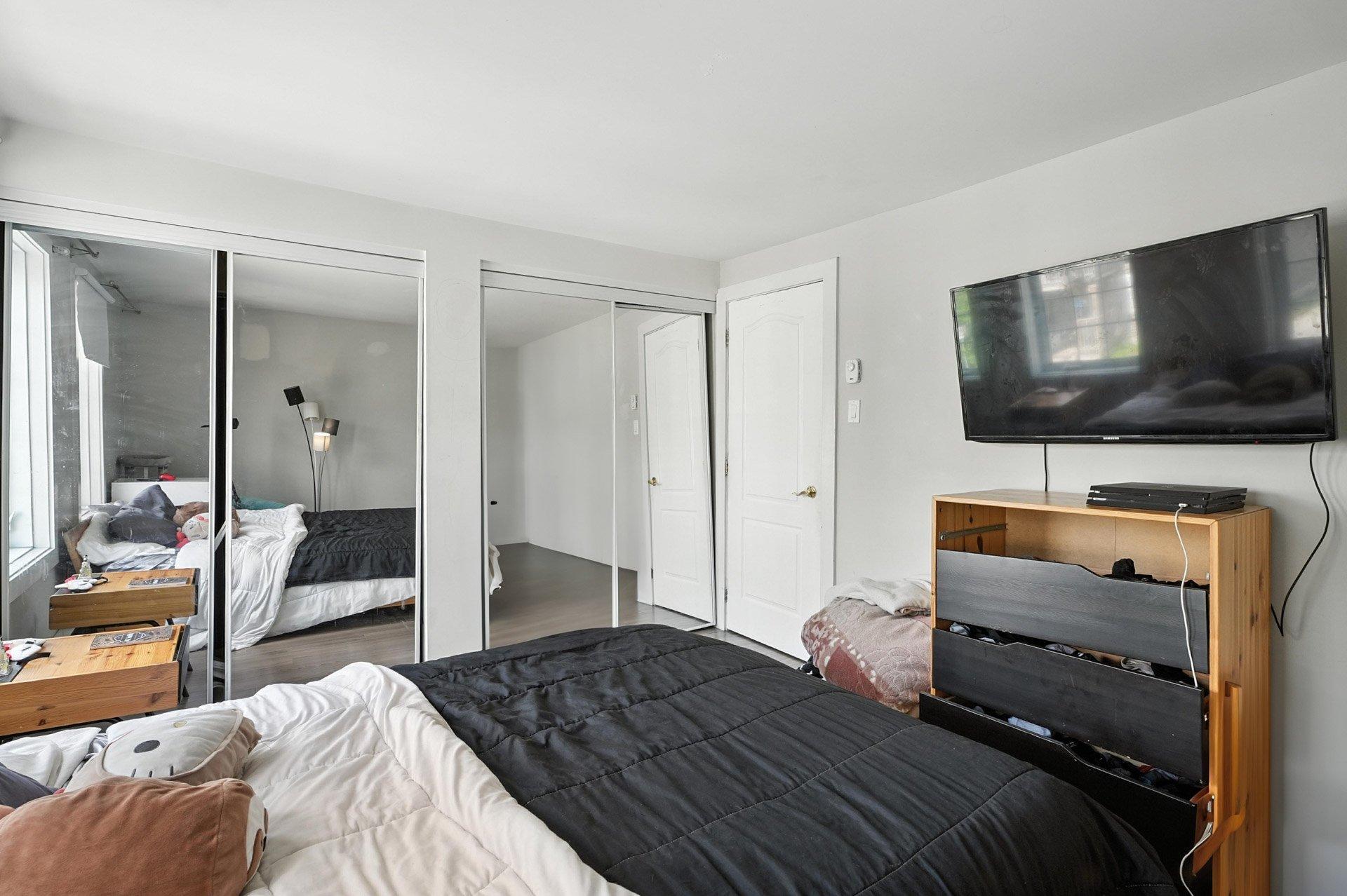









213


Rue Kent

,
Gatineau (Hull),




QC
J8X3L5

