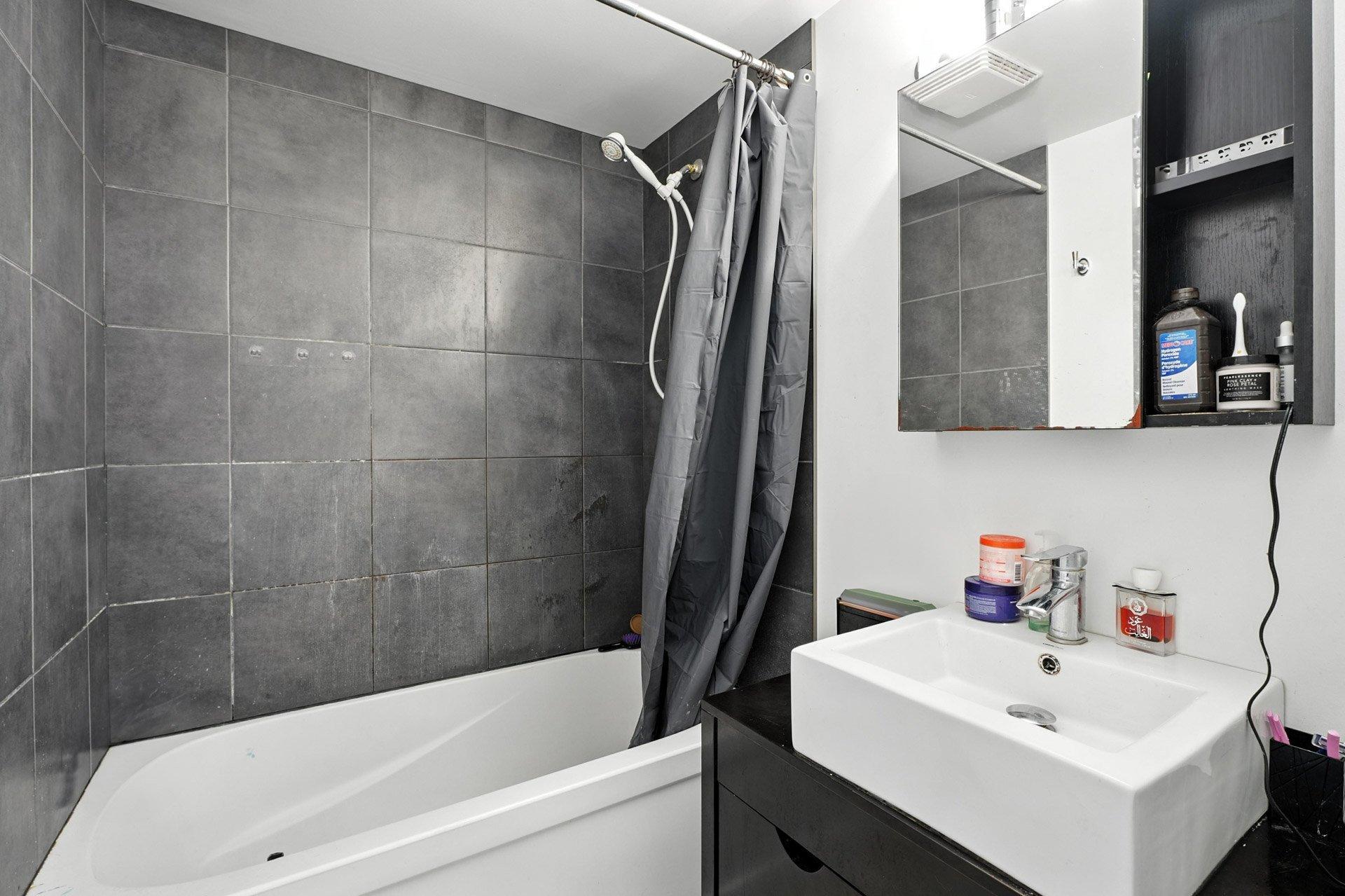 









213


Rue Kent

,
Gatineau (Hull),




QC
J8X3L5

