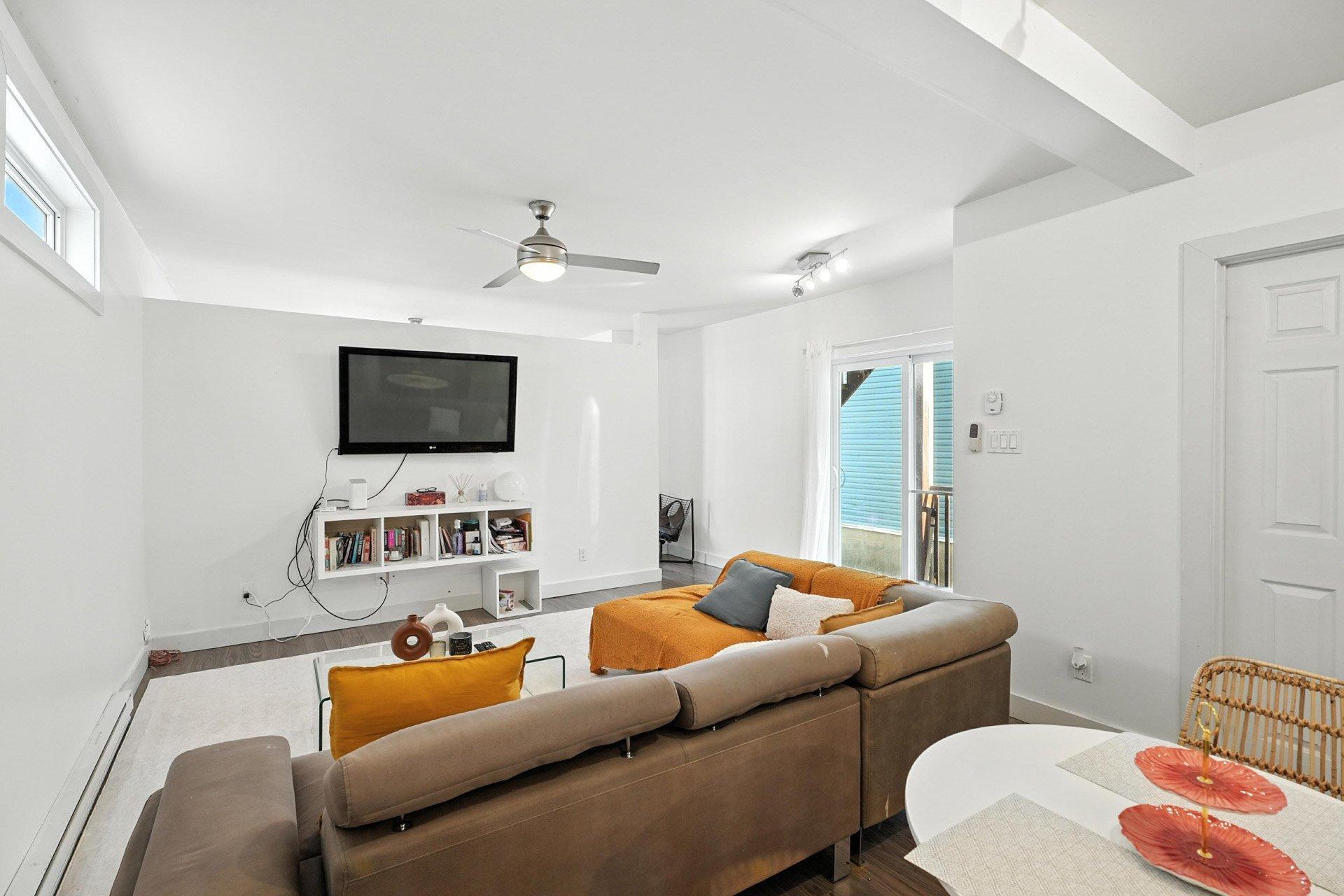 









213


Rue Kent

,
Gatineau (Hull),




QC
J8X3L5

