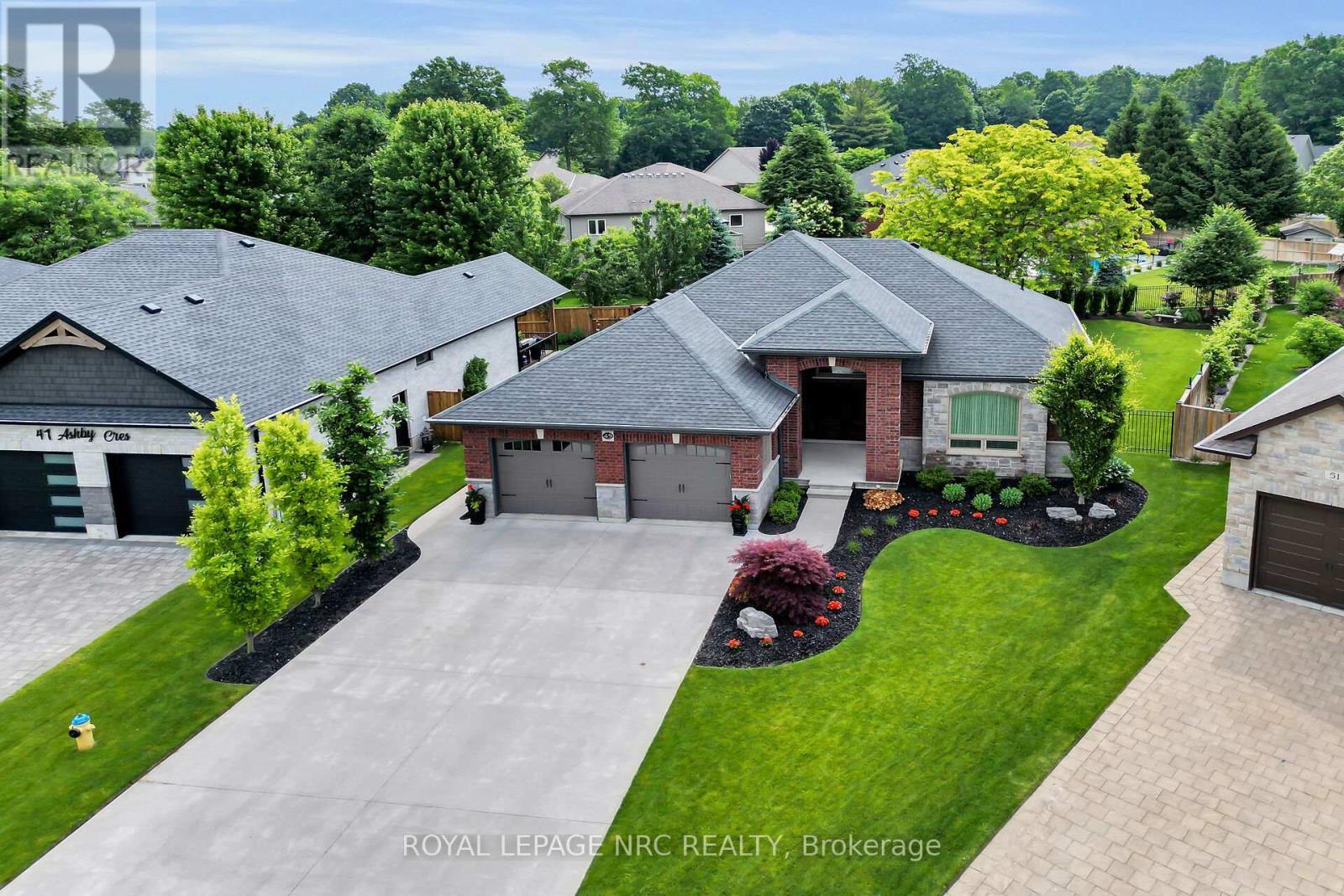 












49 ASHBY CRESCENT

,
Strathroy-Caradoc (SW),




Ontario
N7G0C9

