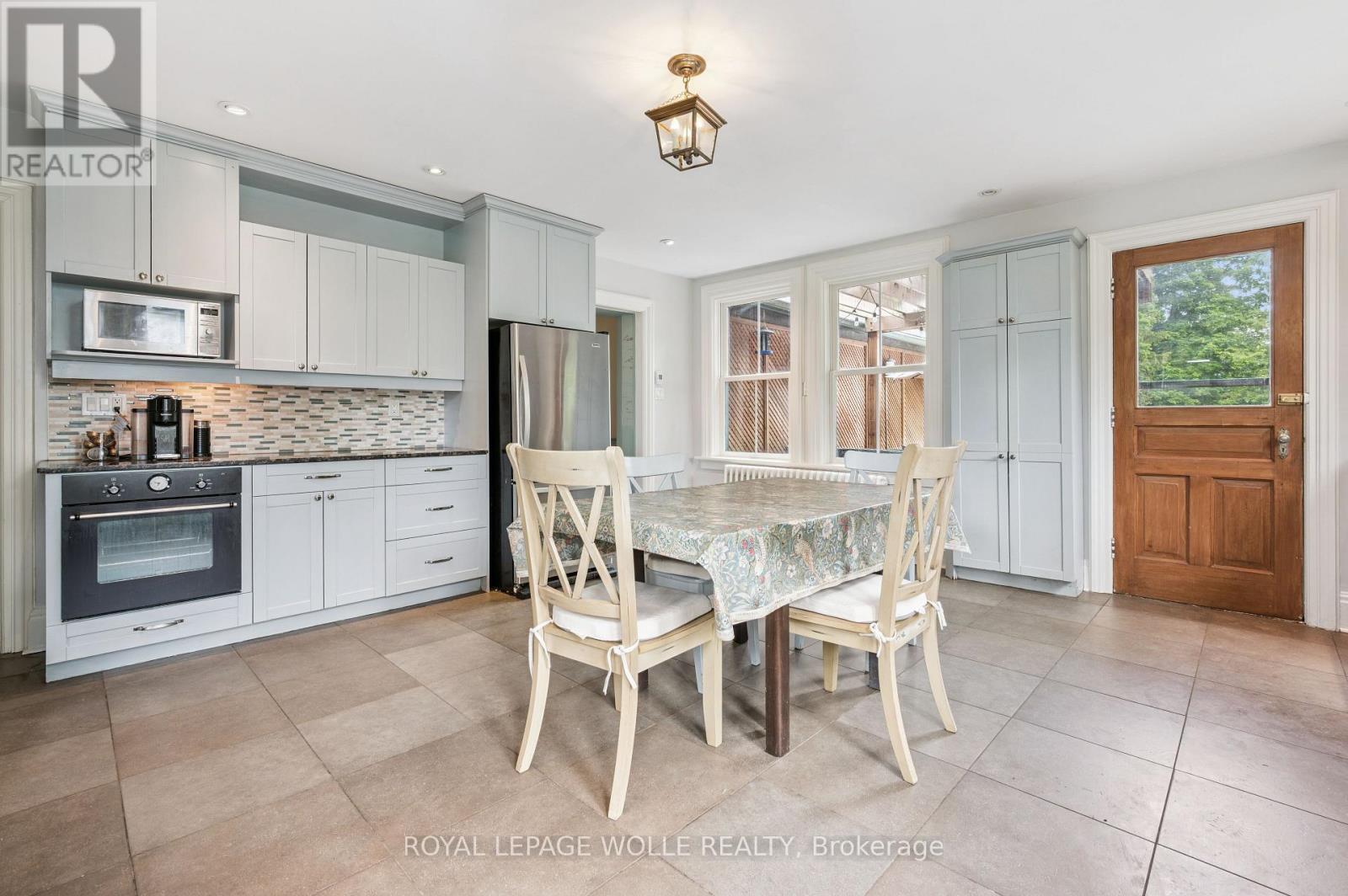 












88 WILLIAM STREET W

,
Waterloo,




Ontario
N2L1J7

