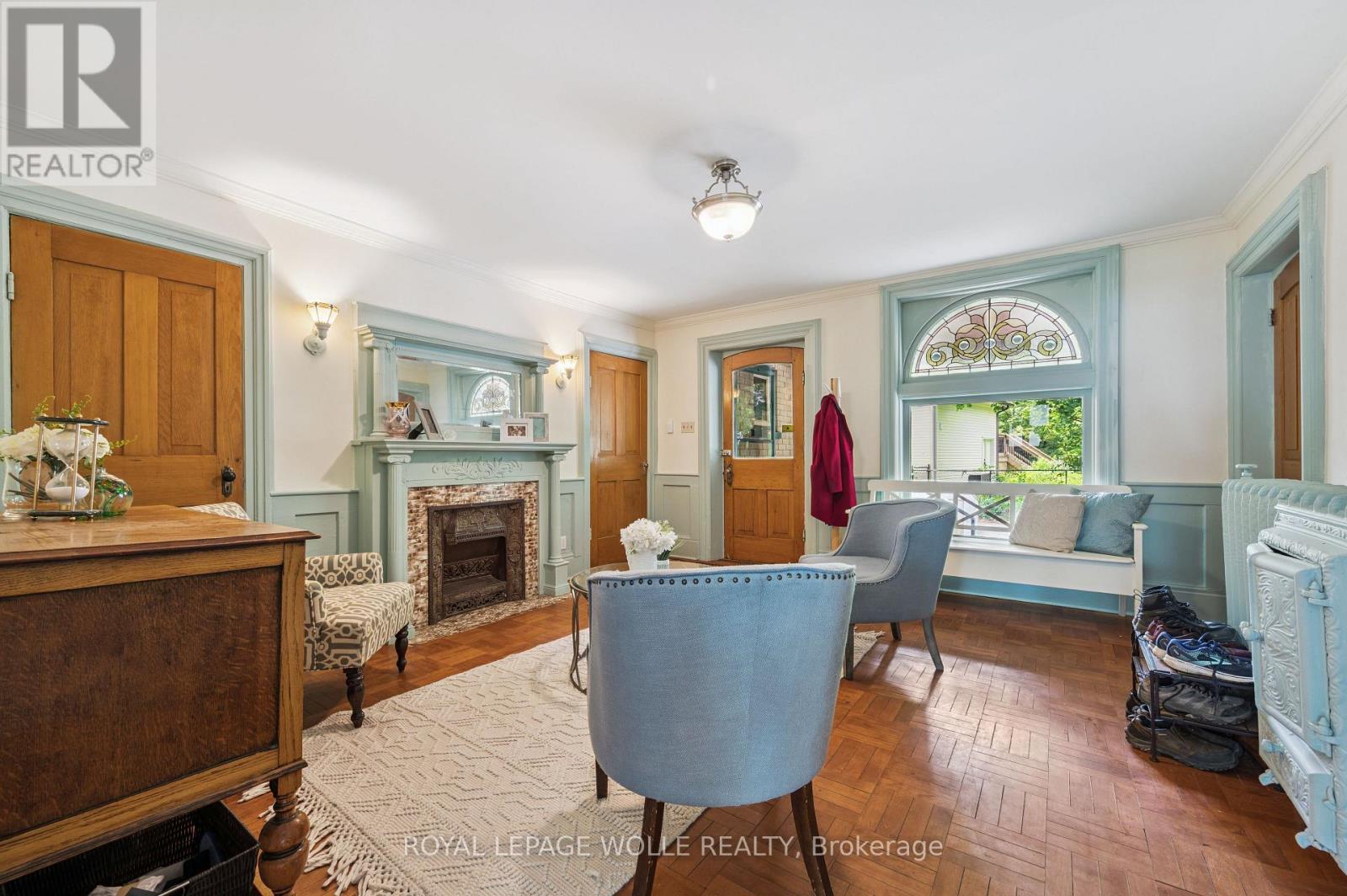 












88 WILLIAM STREET W

,
Waterloo,




Ontario
N2L1J7

