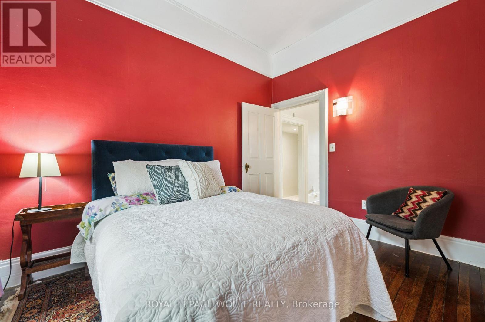 












88 WILLIAM STREET W

,
Waterloo,




Ontario
N2L1J7


