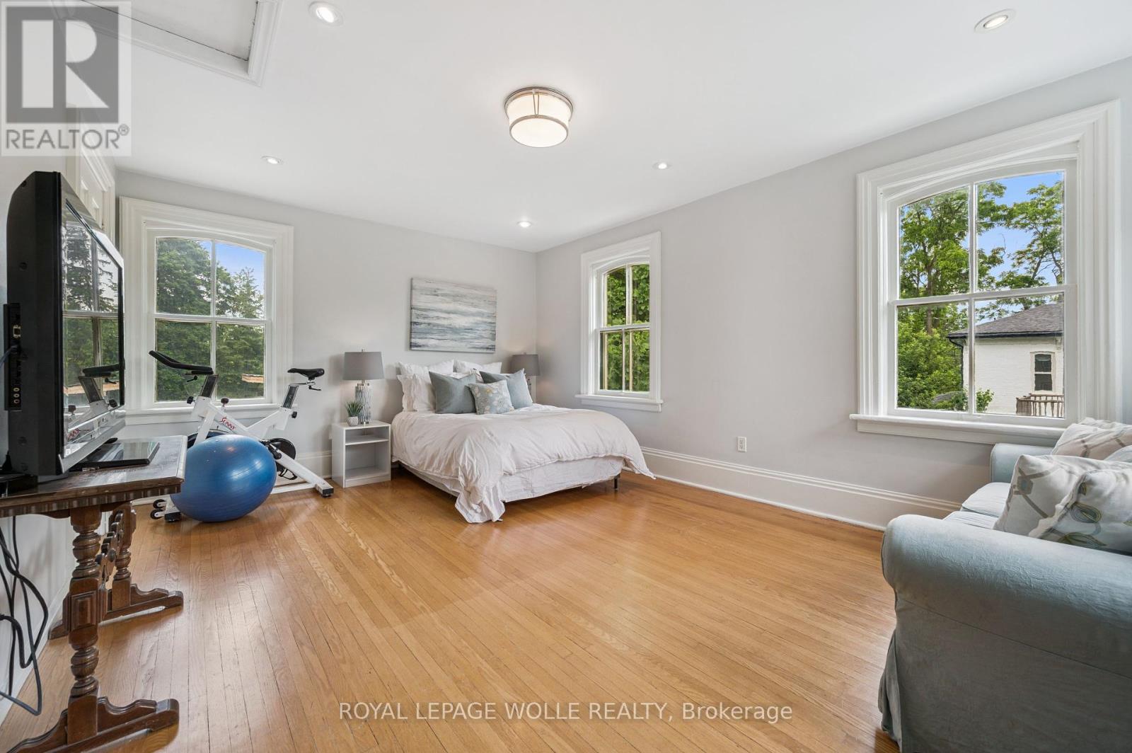 












88 WILLIAM STREET W

,
Waterloo,




Ontario
N2L1J7

