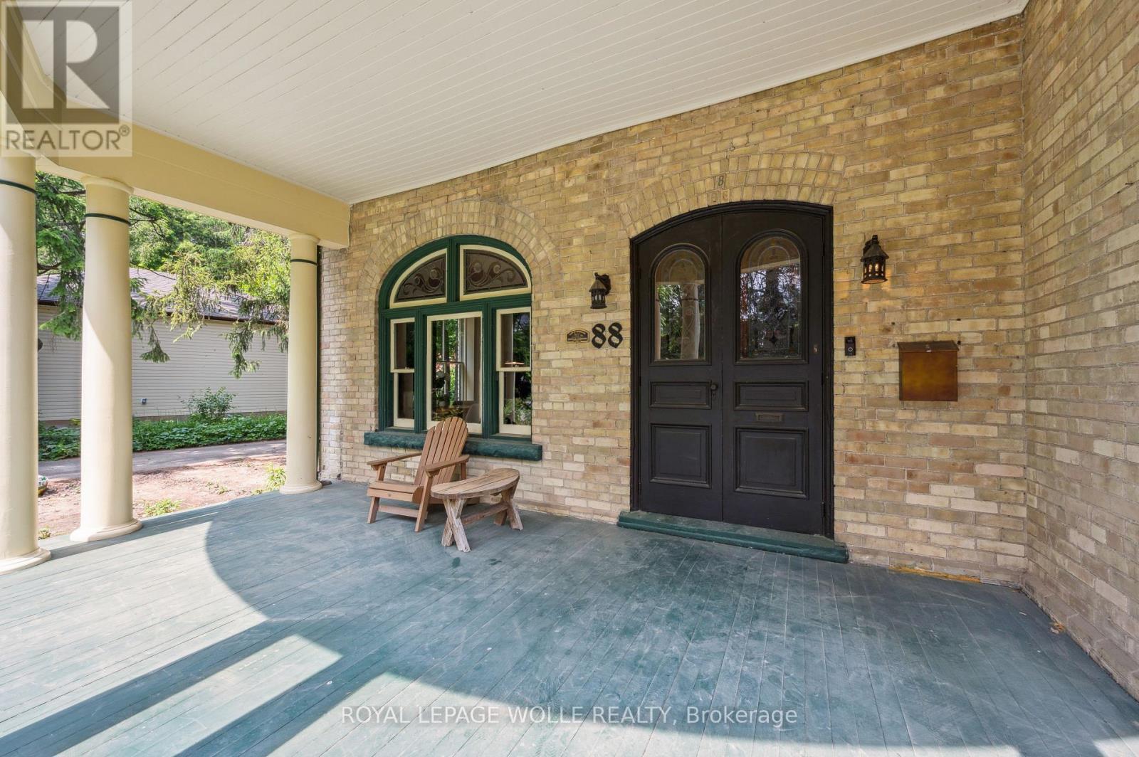 












88 WILLIAM STREET W

,
Waterloo,




Ontario
N2L1J7

