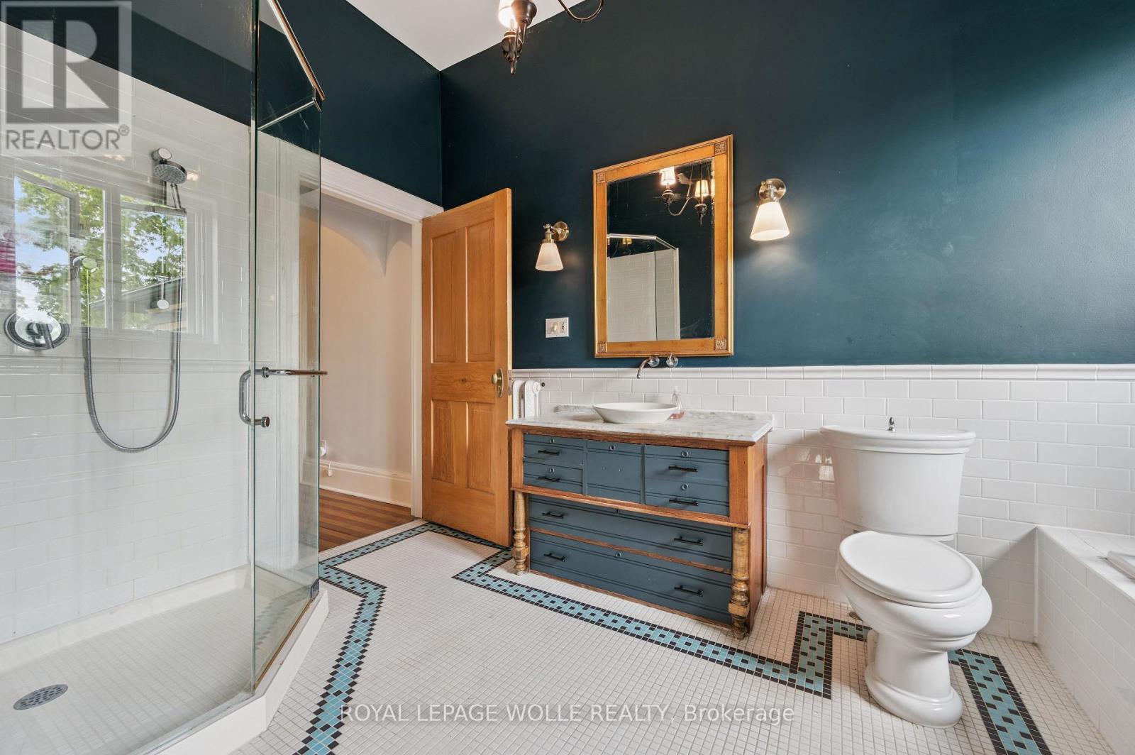 












88 WILLIAM STREET W

,
Waterloo,




Ontario
N2L1J7

