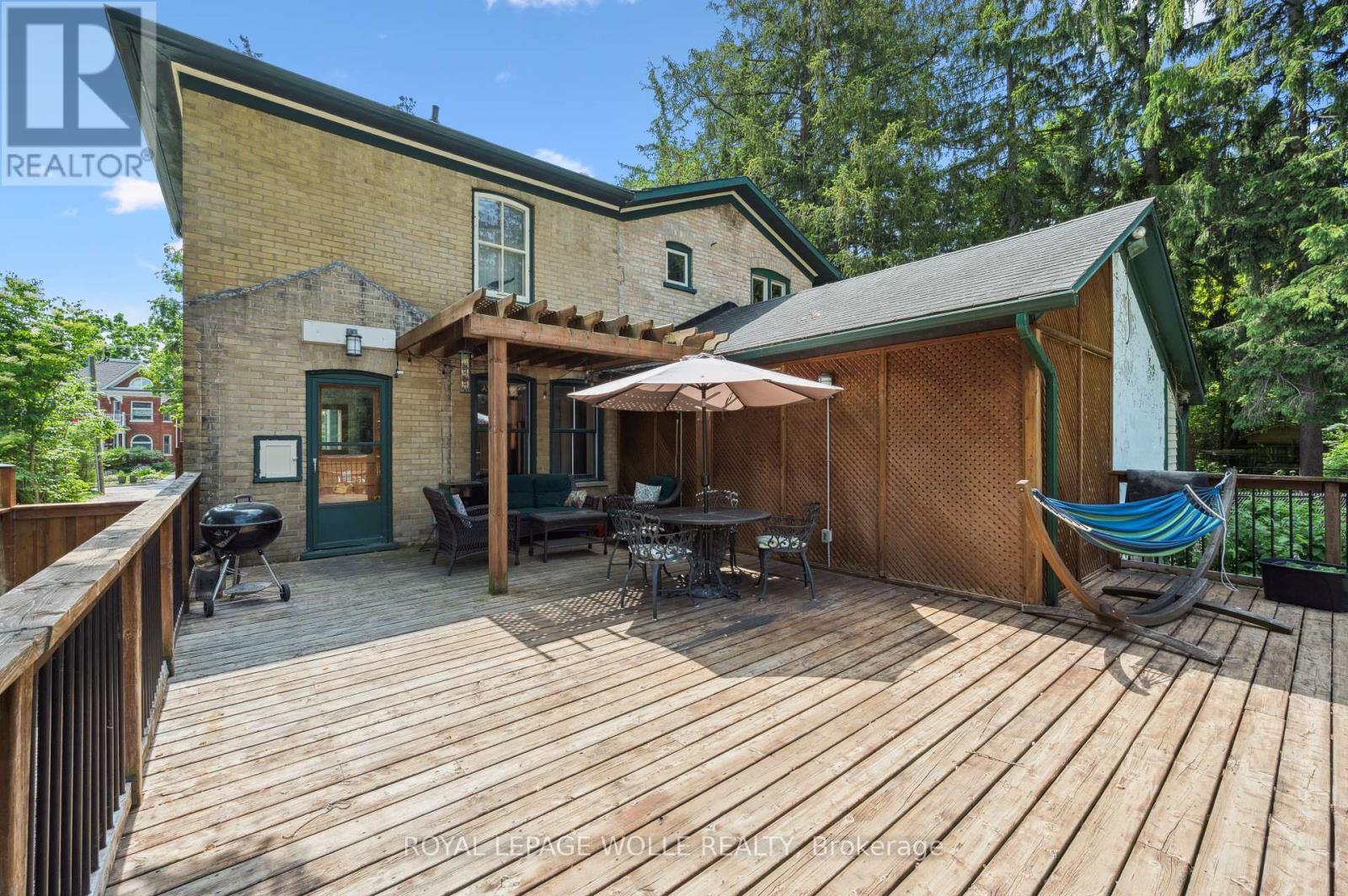 












88 WILLIAM STREET W

,
Waterloo,




Ontario
N2L1J7


