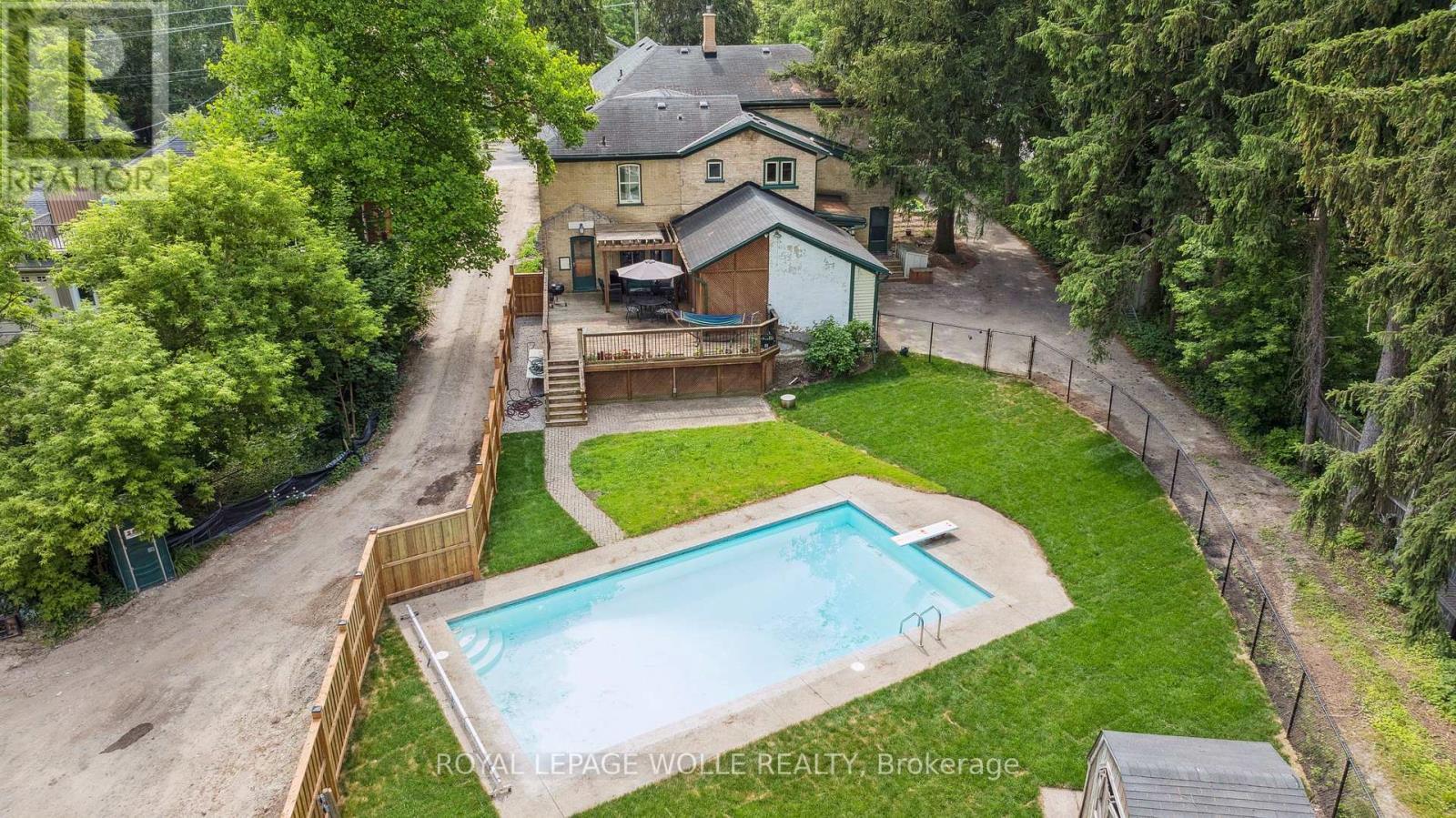 












88 WILLIAM STREET W

,
Waterloo,




Ontario
N2L1J7

