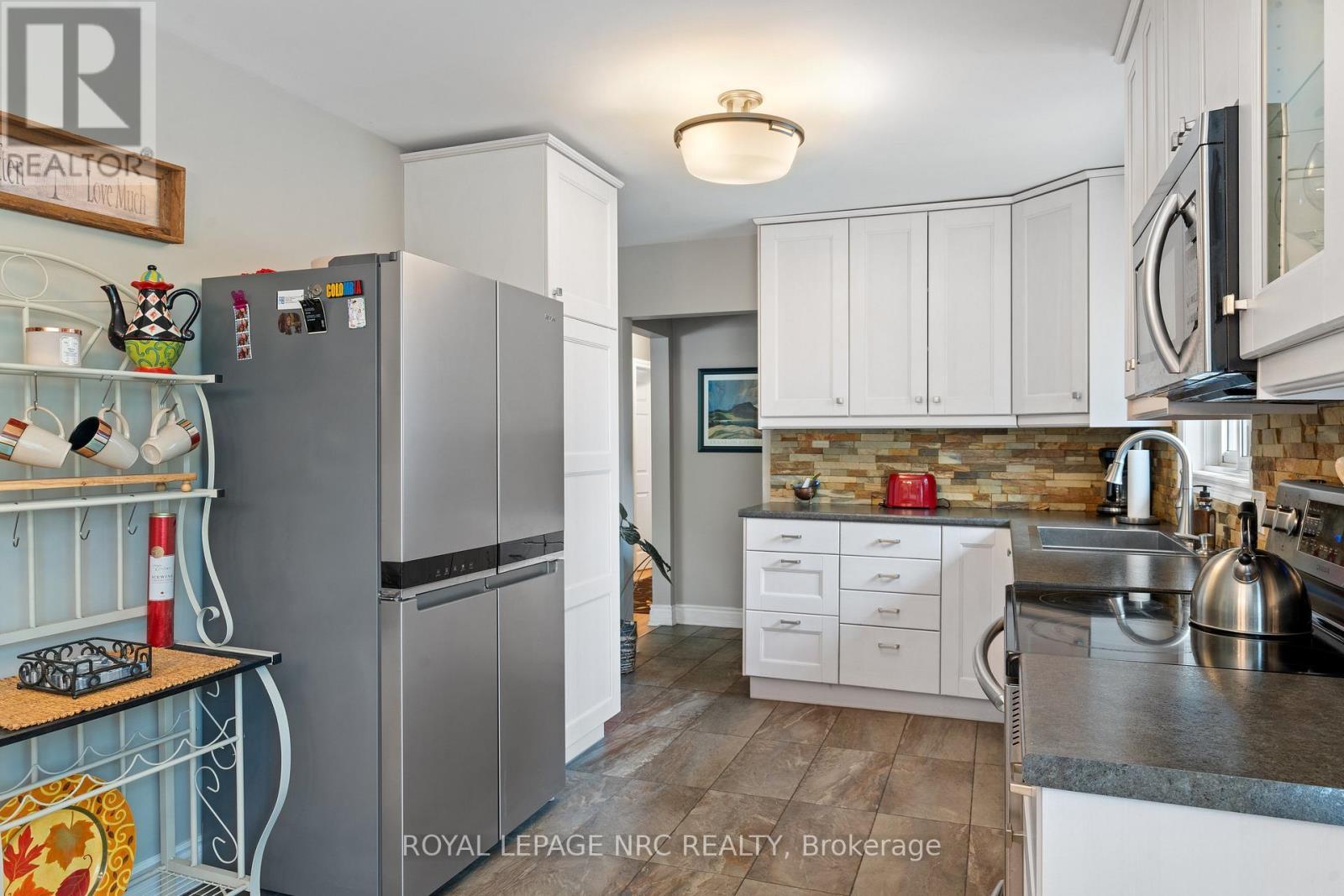 












4042 MONTCALM CRESCENT

,
Niagara Falls (Chippawa),




Ontario
L2G6L8

