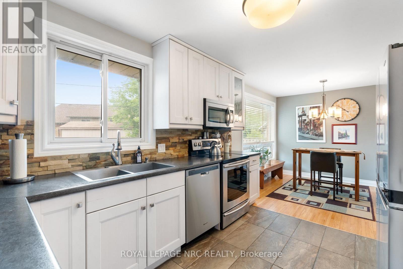 












4042 MONTCALM CRESCENT

,
Niagara Falls (Chippawa),




Ontario
L2G6L8

