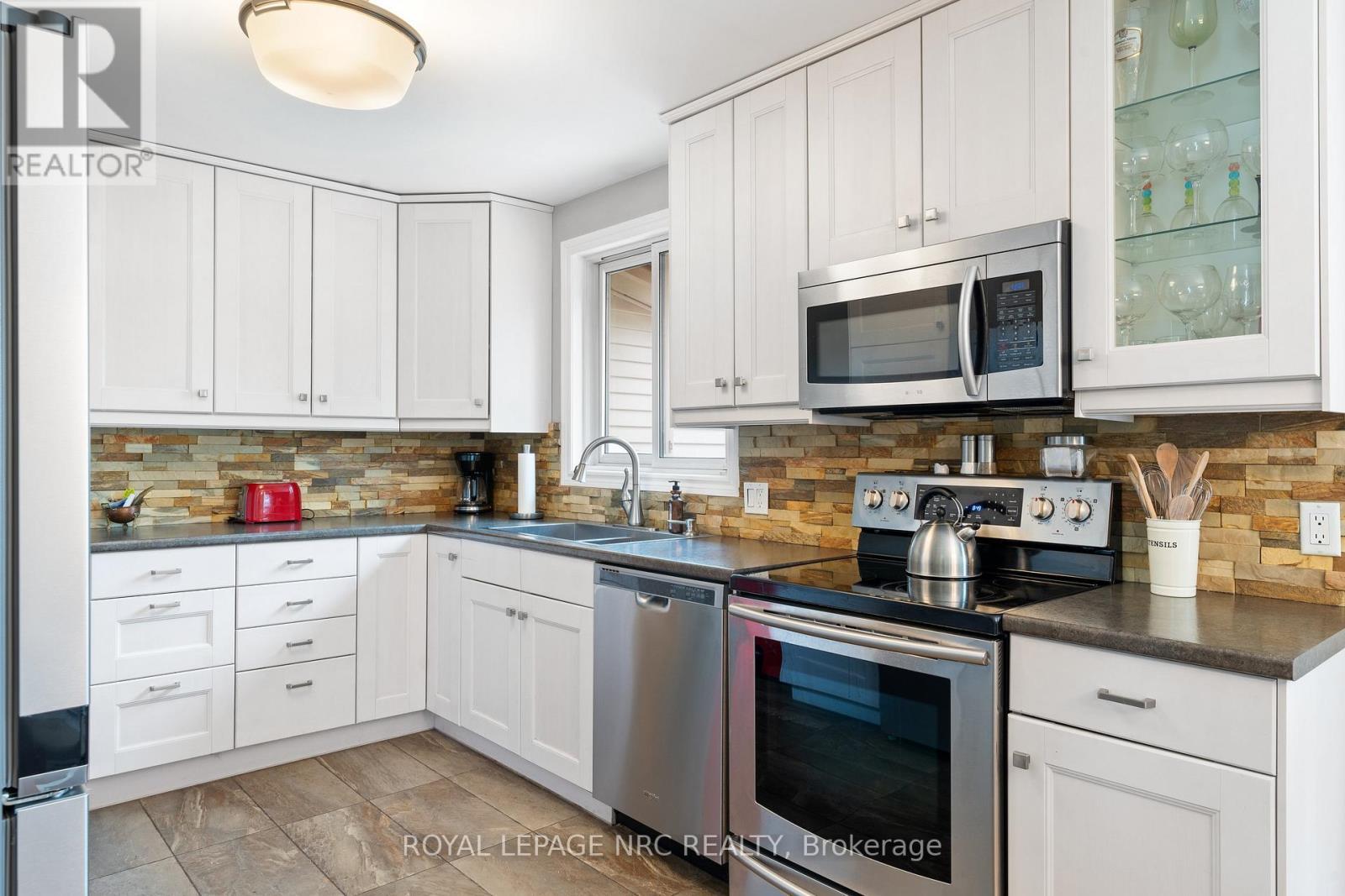 












4042 MONTCALM CRESCENT

,
Niagara Falls (Chippawa),




Ontario
L2G6L8

