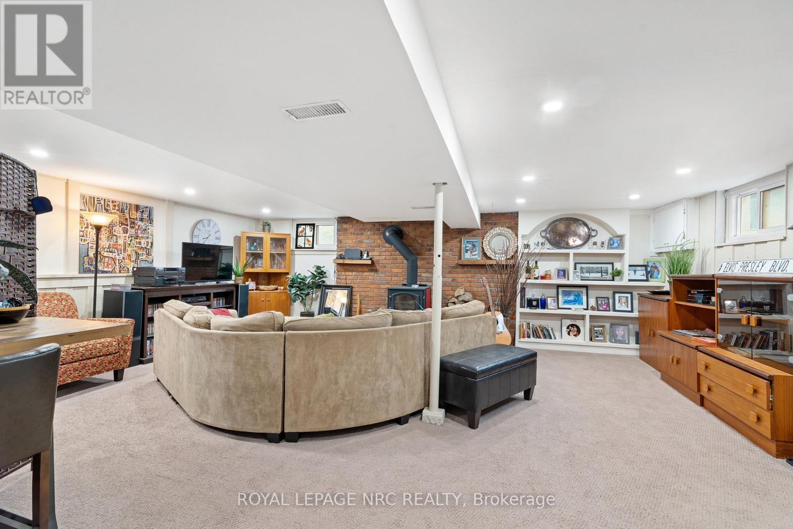 












4042 MONTCALM CRESCENT

,
Niagara Falls (Chippawa),




Ontario
L2G6L8

