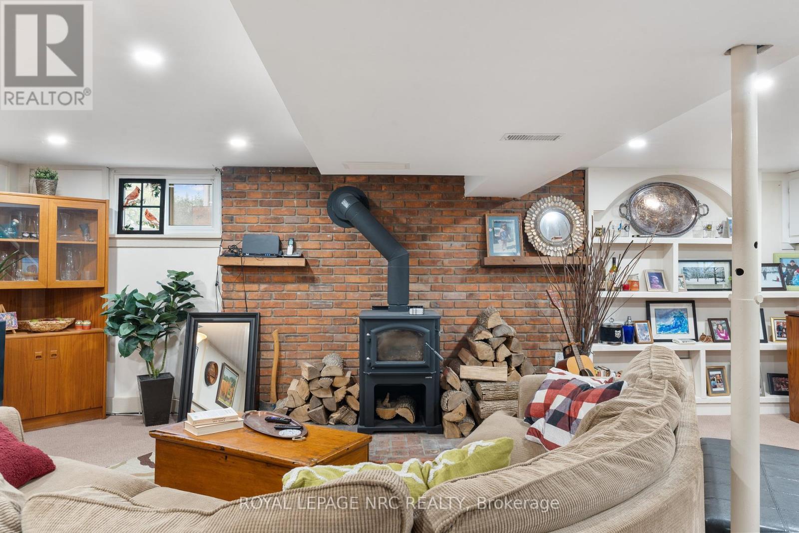 












4042 MONTCALM CRESCENT

,
Niagara Falls (Chippawa),




Ontario
L2G6L8

