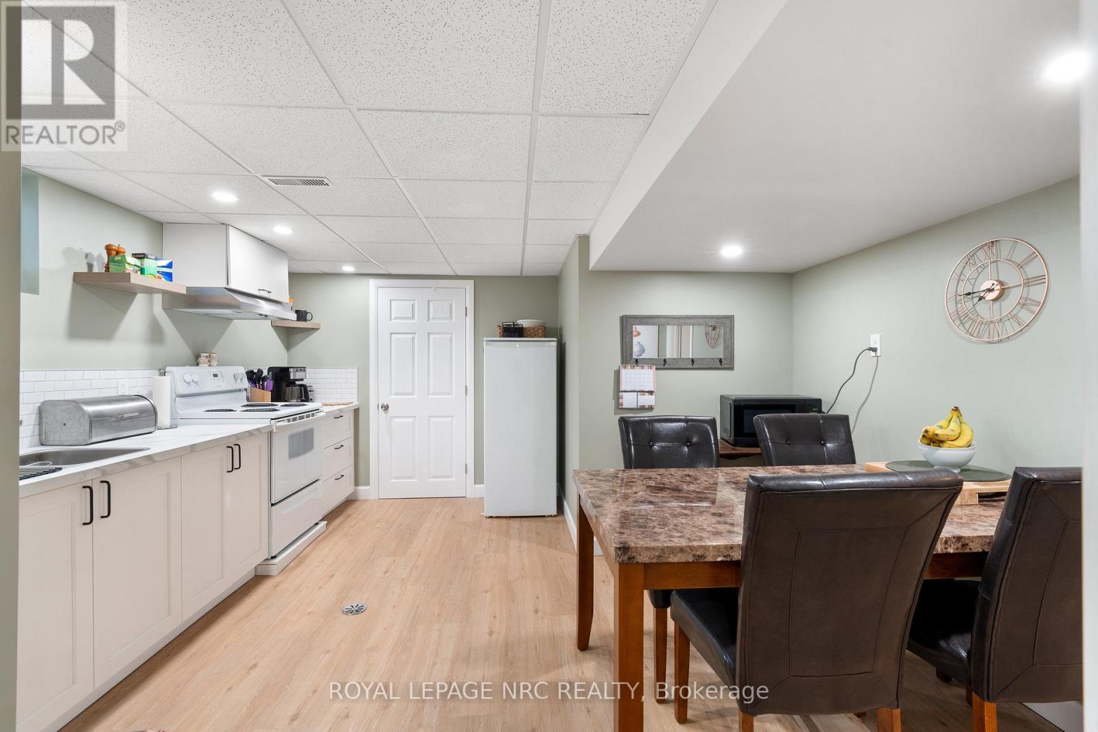 












4042 MONTCALM CRESCENT

,
Niagara Falls (Chippawa),




Ontario
L2G6L8

