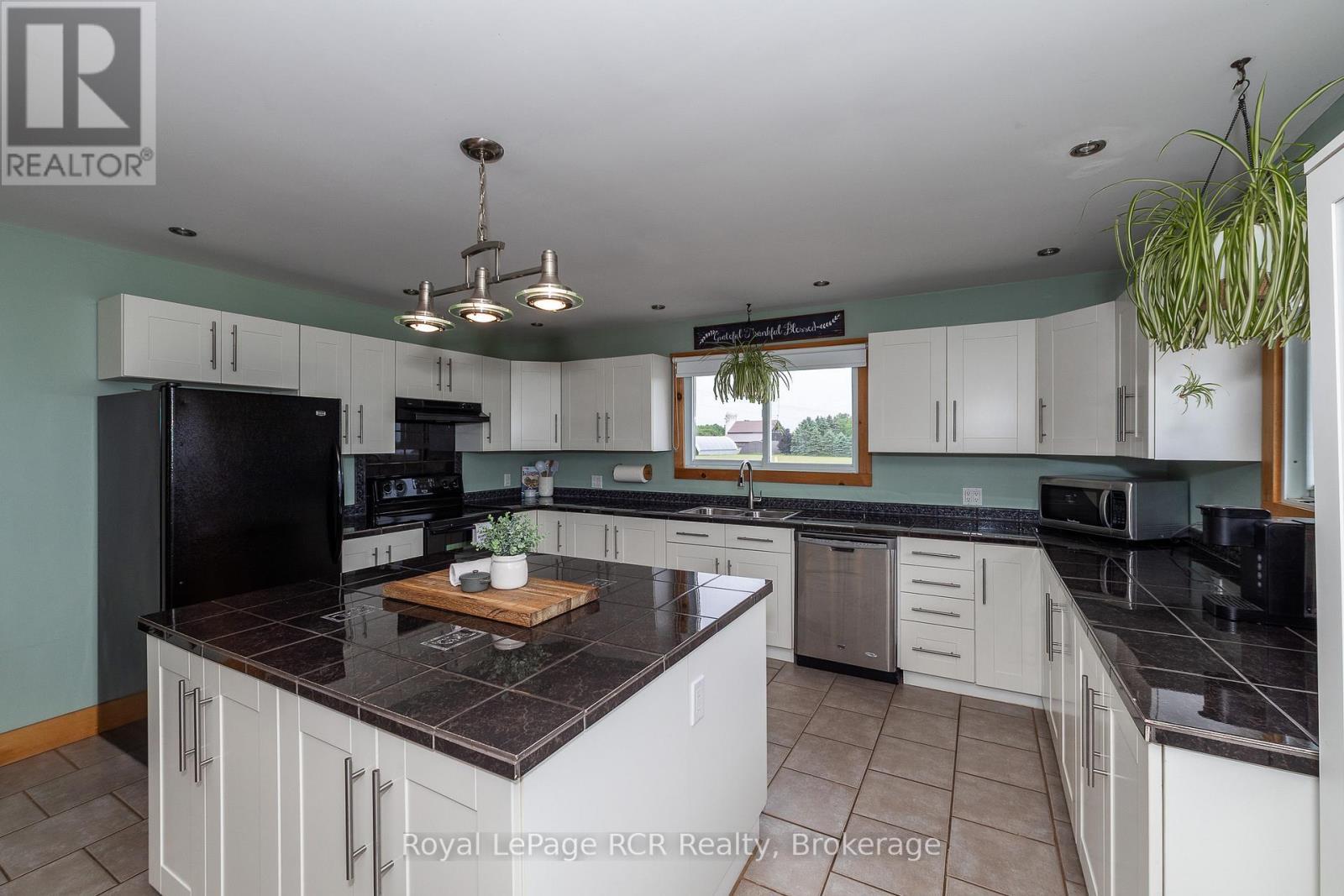 












406428 GREY RD 4

,
Grey Highlands,




Ontario
N0C1E0

