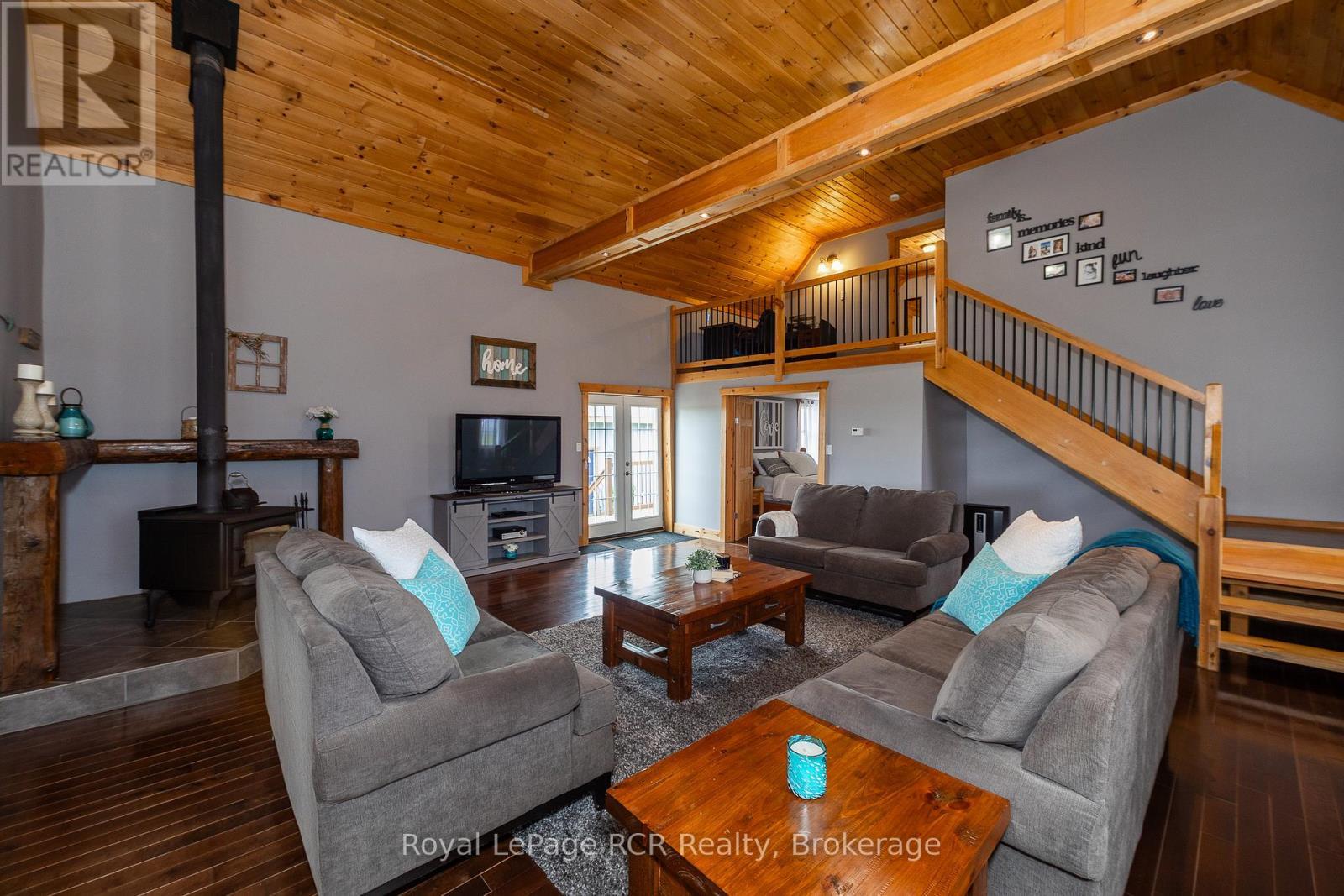 












406428 GREY RD 4

,
Grey Highlands,




Ontario
N0C1E0

