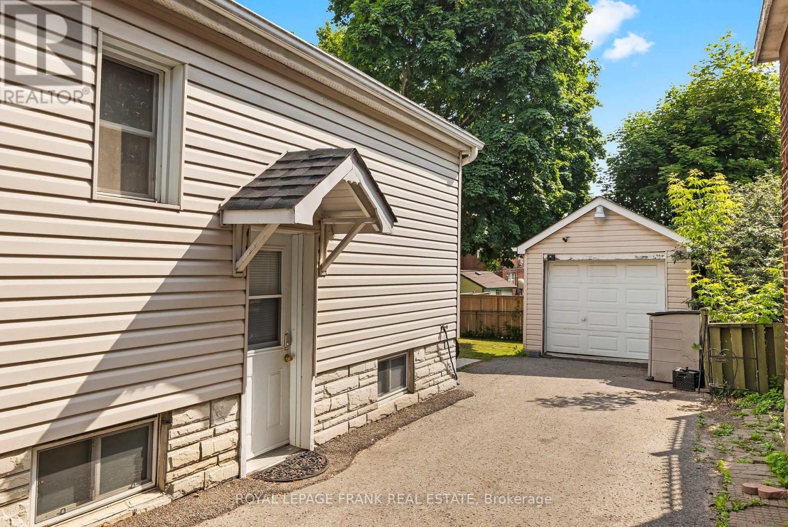 












63 PARK ROAD N

,
Oshawa (McLaughlin),




Ontario
L1J4K8


