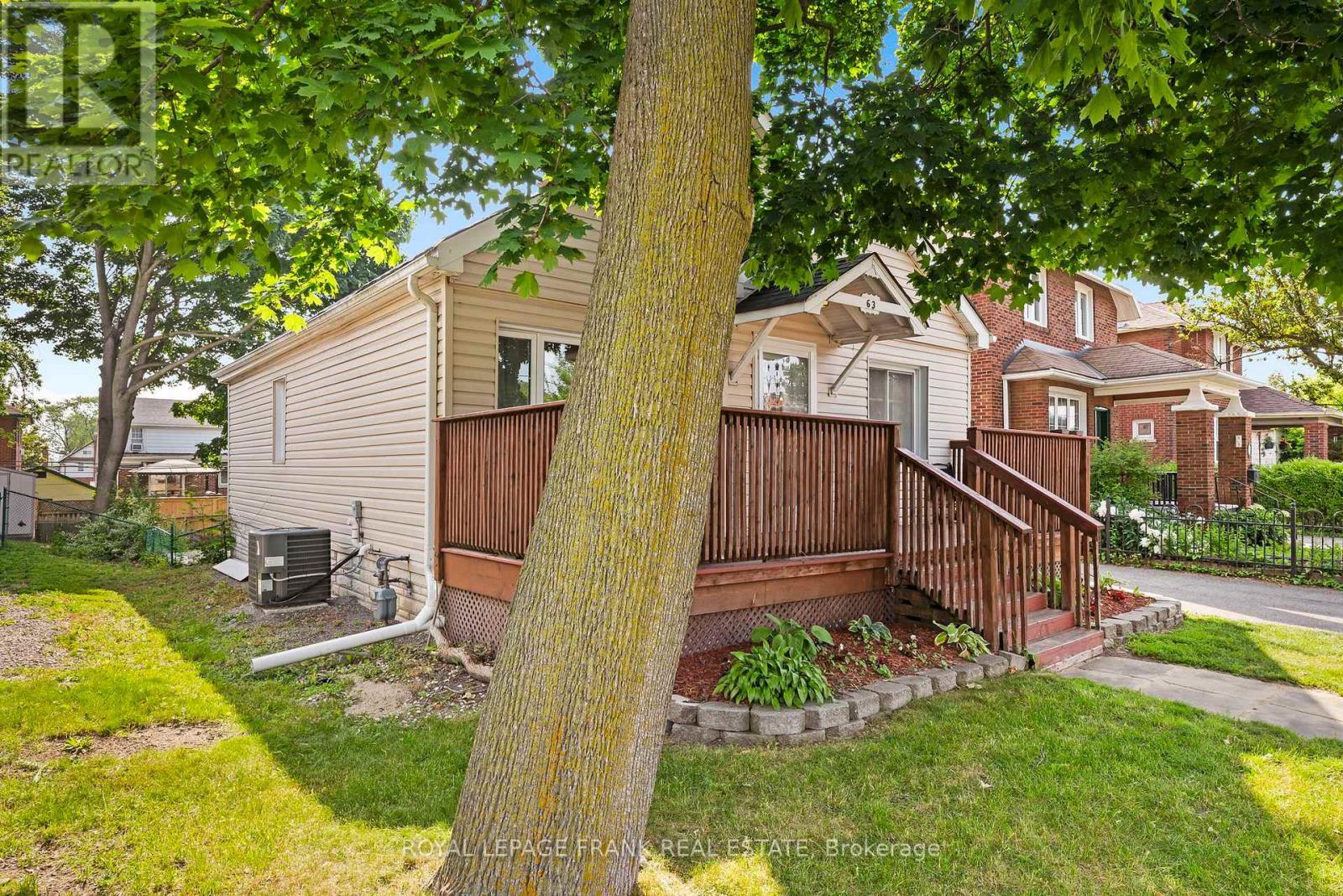 












63 PARK ROAD N

,
Oshawa (McLaughlin),




Ontario
L1J4K8


