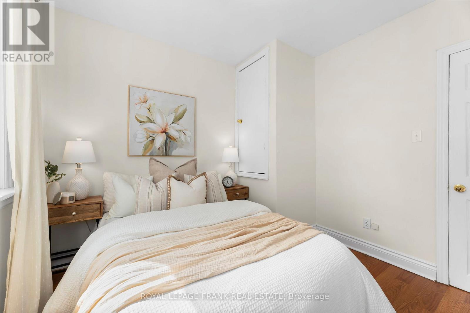 












63 PARK ROAD N

,
Oshawa (McLaughlin),




Ontario
L1J4K8


