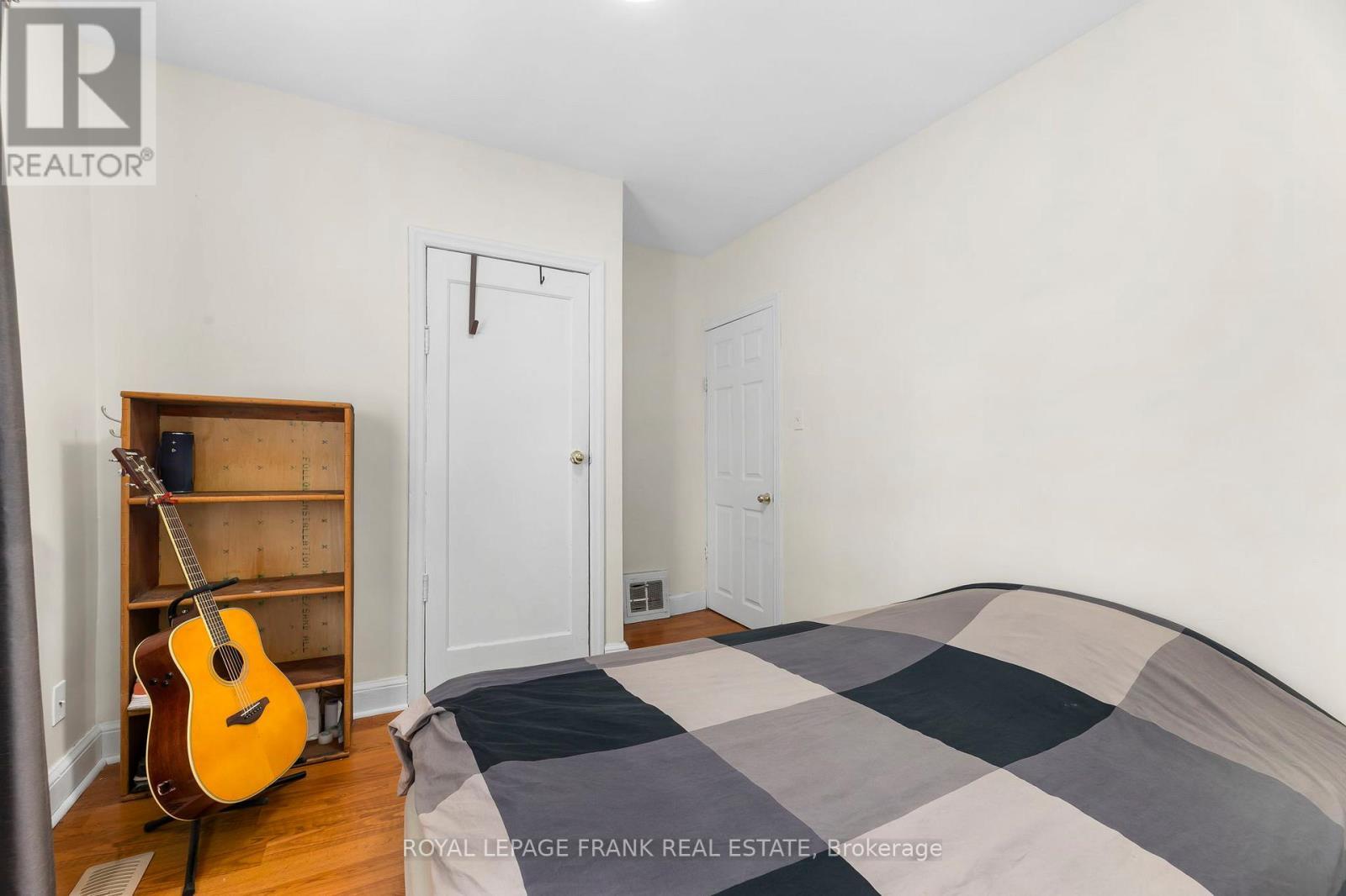 












63 PARK ROAD N

,
Oshawa (McLaughlin),




Ontario
L1J4K8

