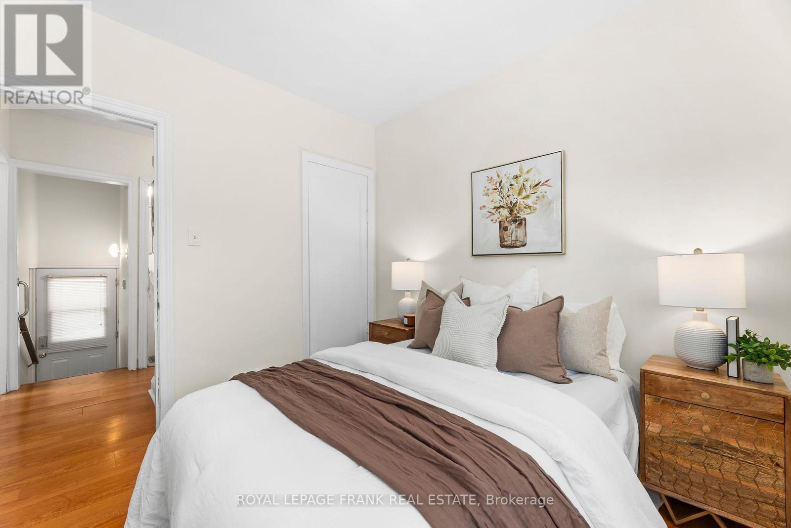 












63 PARK ROAD N

,
Oshawa (McLaughlin),




Ontario
L1J4K8

