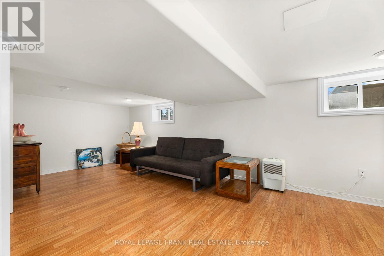












63 PARK ROAD N

,
Oshawa (McLaughlin),




Ontario
L1J4K8

