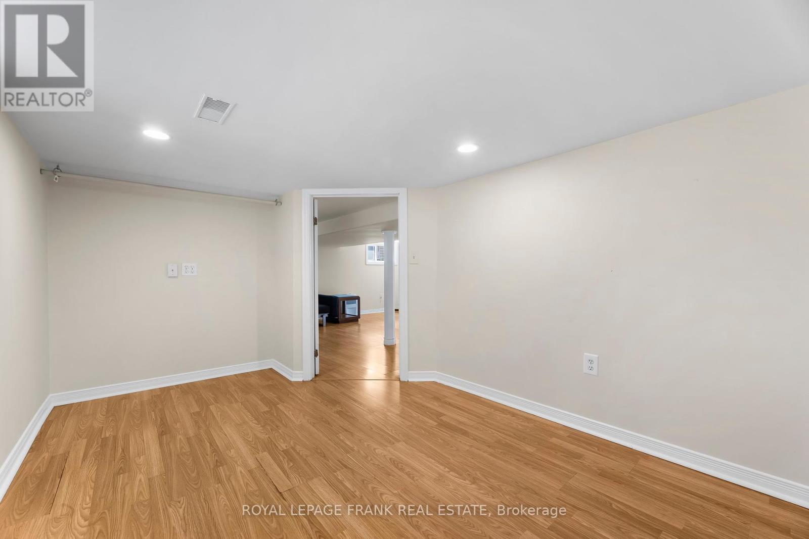 












63 PARK ROAD N

,
Oshawa (McLaughlin),




Ontario
L1J4K8

