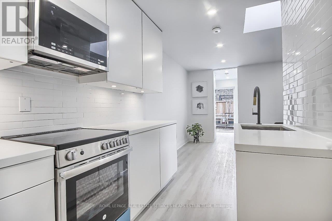 












SECOND FLOOR BACK UNIT - 415 DUNDAS STREET E

,
Toronto,




Ontario
M5A2A9

